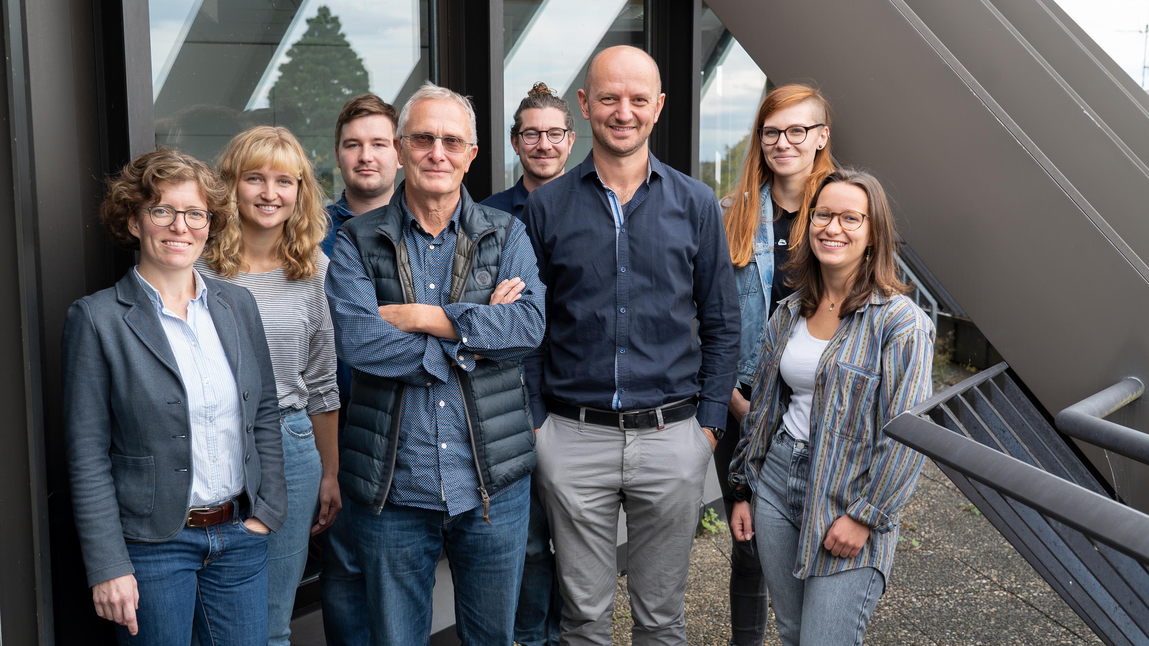 Personenaufstellung für Pressefoto