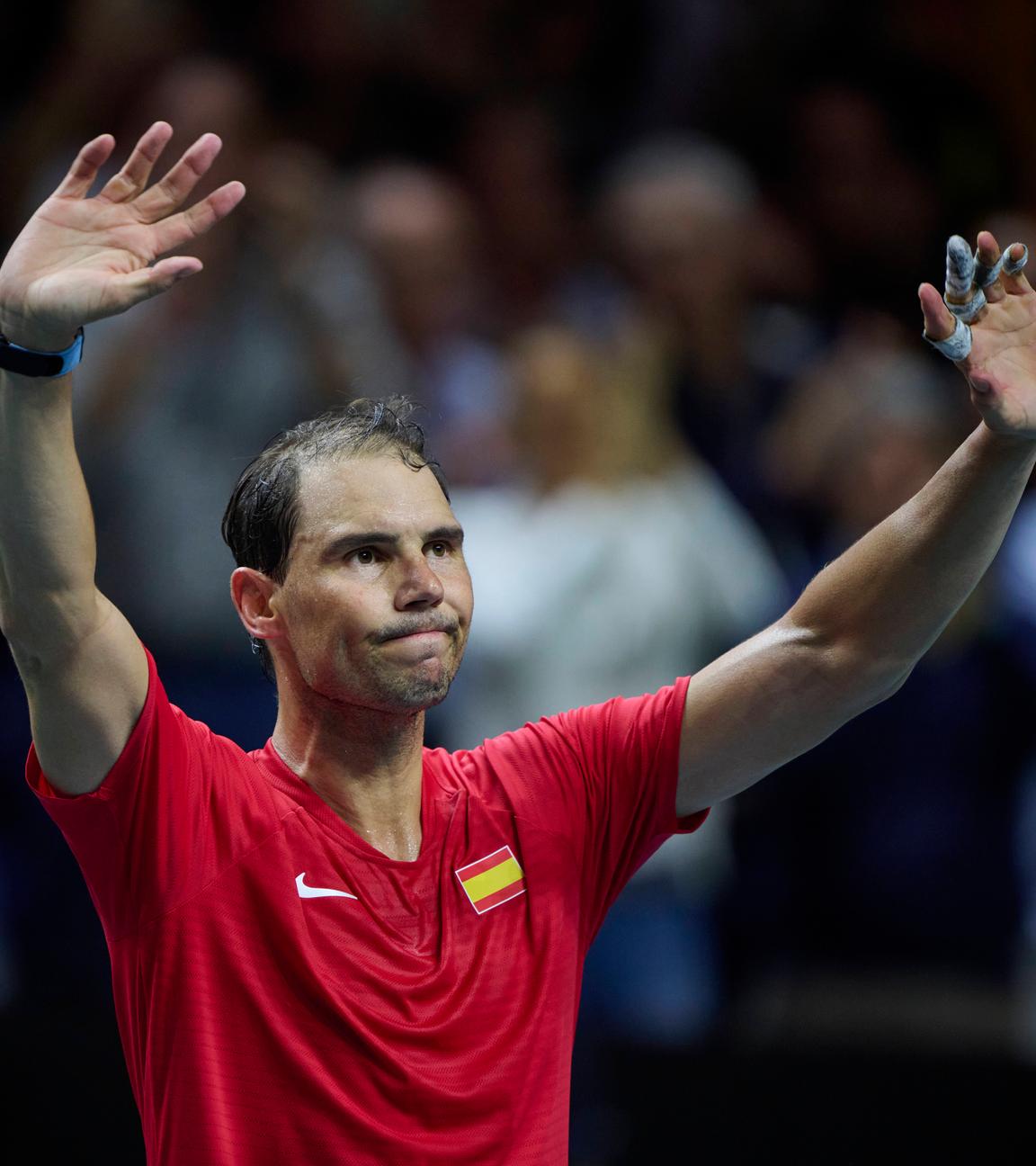 Rafael Nadal winkt beim Davis Cup ins Publikum