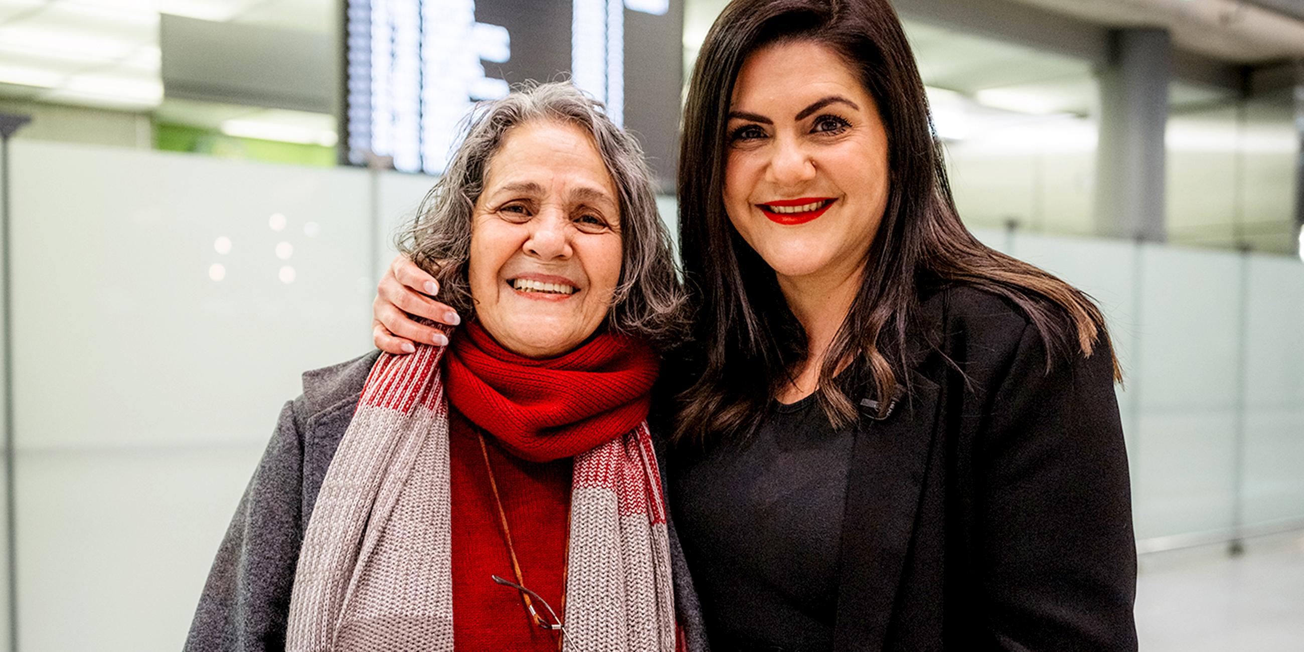 Nahid Taghavi (l) mit Tochter Mariam Claren