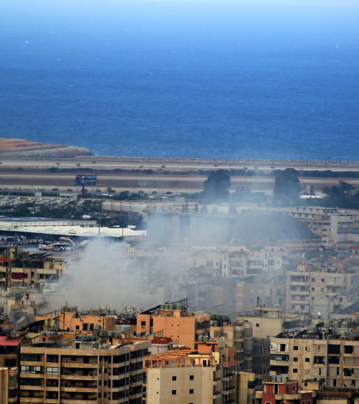 Libanon, Beirut: Rauchschwaden steigen auf nach einem israelischen Luftangriff auf ein Gebiet in einem südlichen Vorort von Beirut.