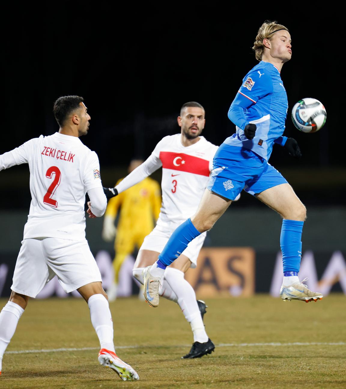 Islands Andri Gudjohnsen in Aktion während des Spiels gegen die Türkei.