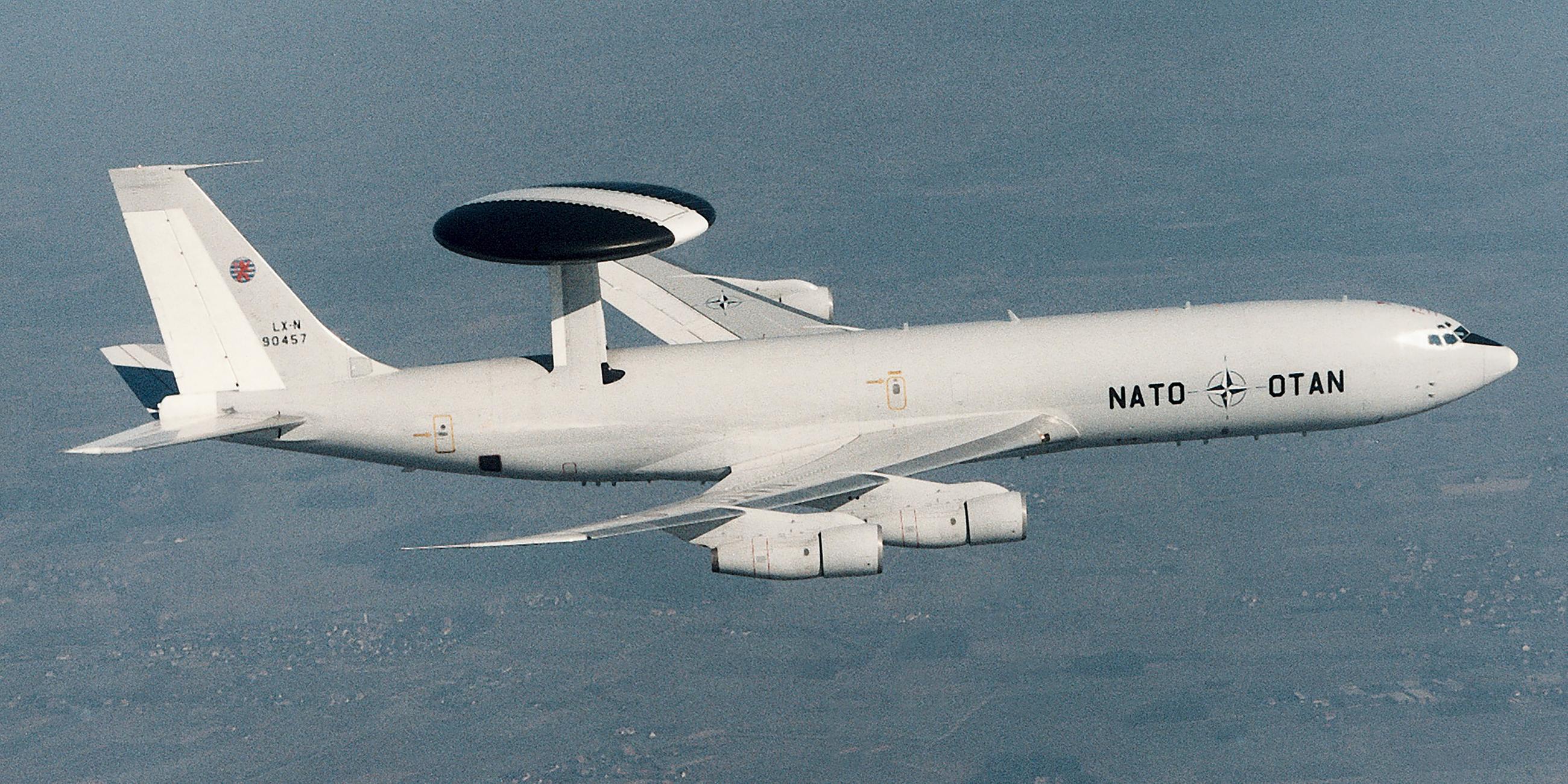 NATO-Aufklärungsflugzeug Boeing E-3A mit dem Awacs-Warnsystem. Archivbild