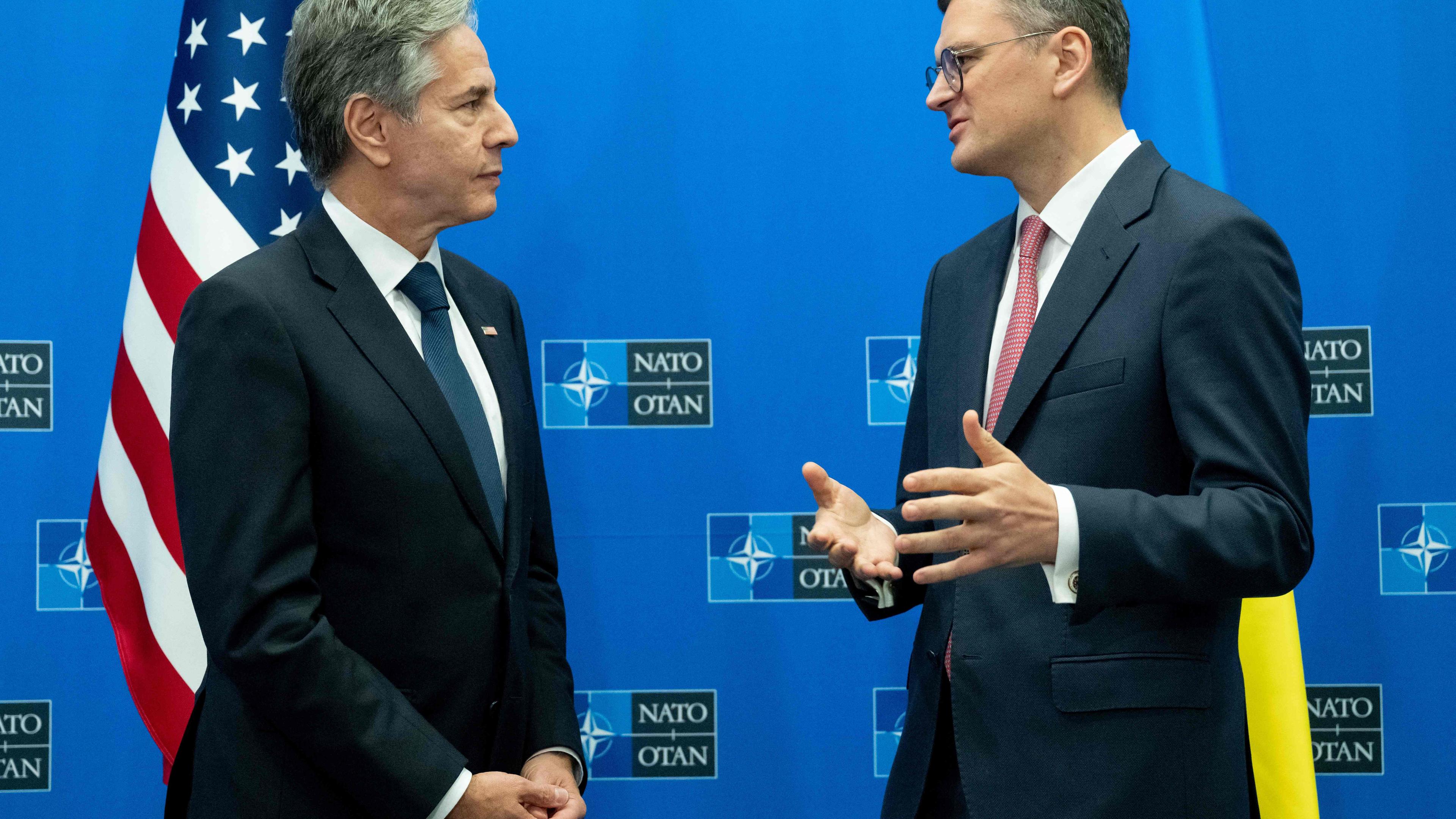 US-Außenminister Blinken im Gespräch mit seinem ukrainischen Kollegen Kuleba.