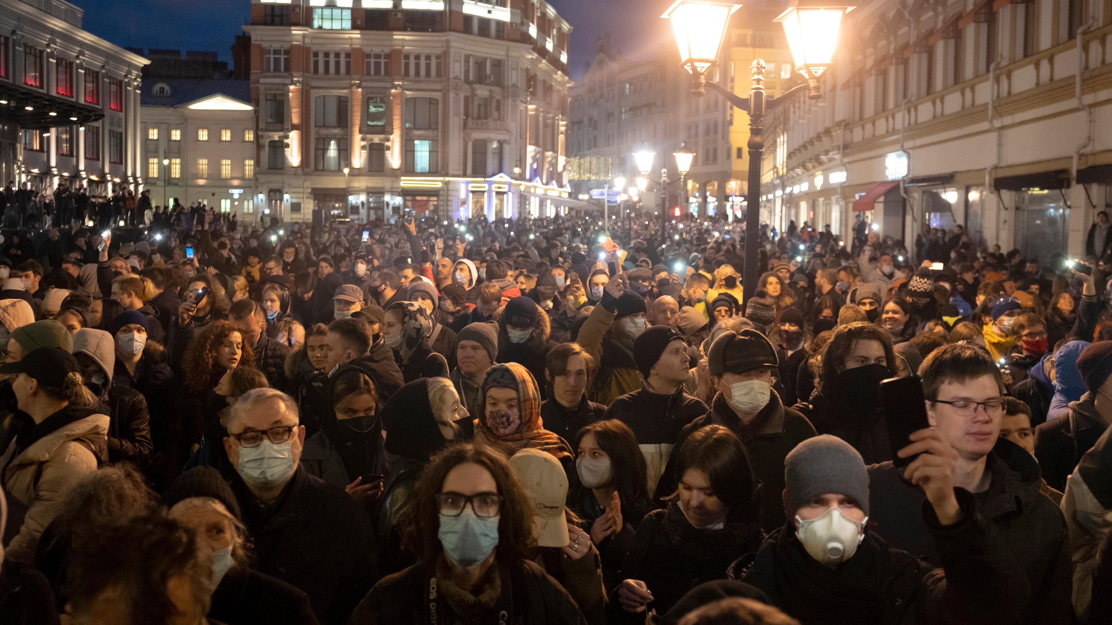 Proteste Russland / Demos In Russland Nawalnys Ehefrau Bei Protesten