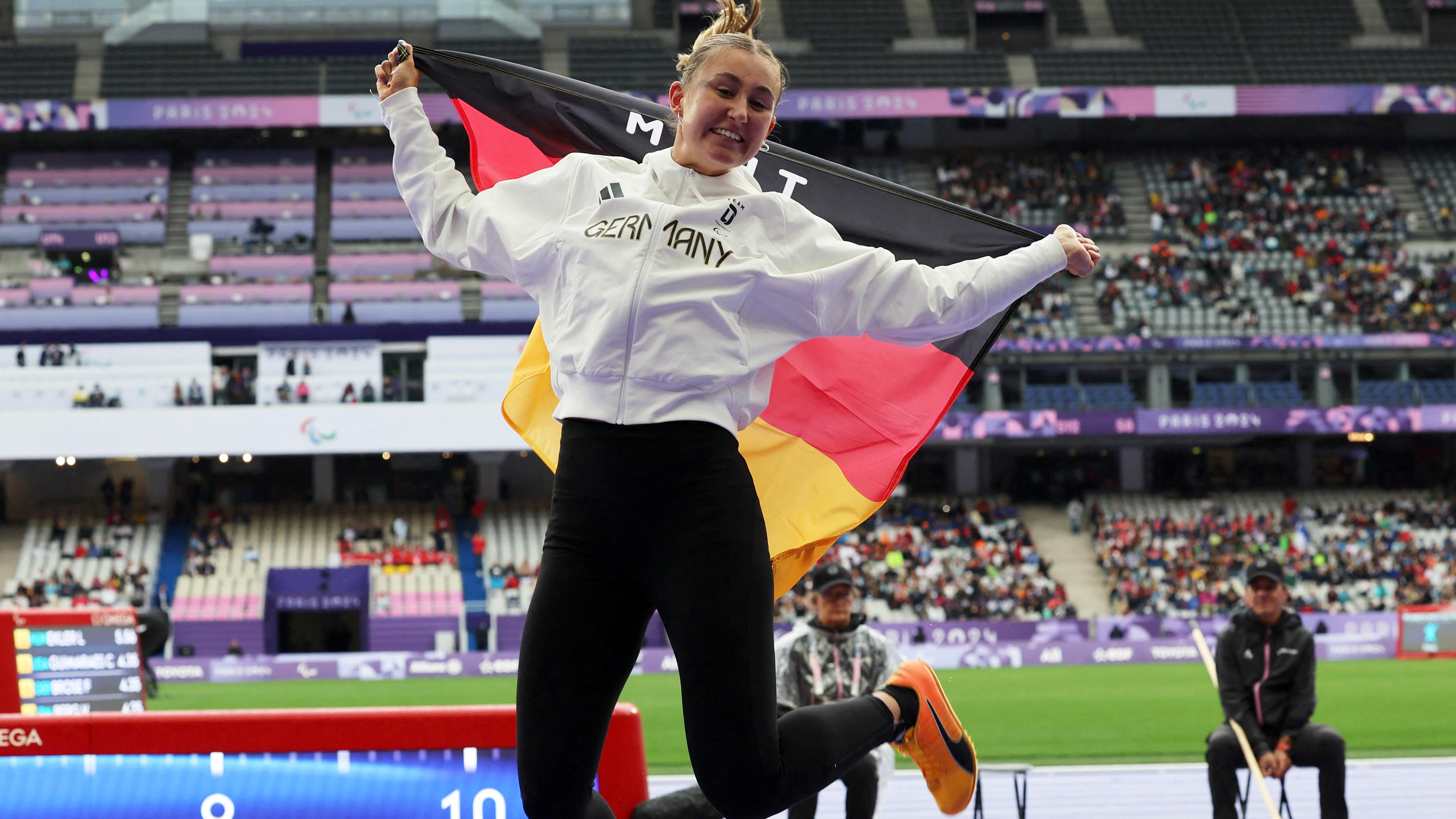 Nele Moos aus Deutschland jubelt nach dem Gewinn von Silber.