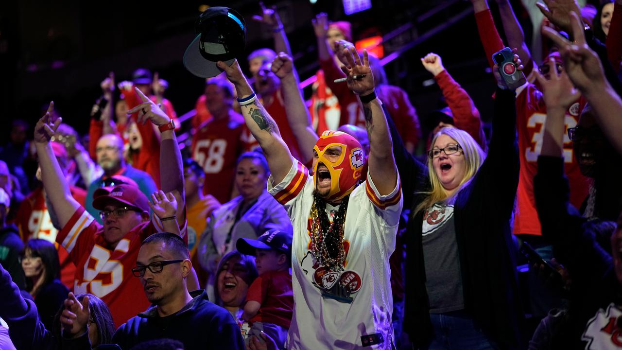 Football und Feiern in Phoenix Super Bowl super Party ZDFheute