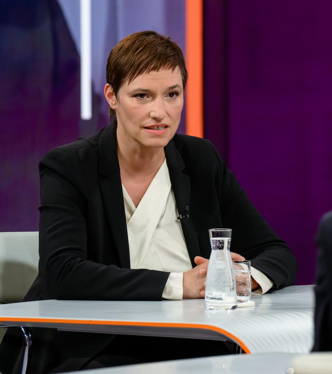 Nicole Deitelhoff bei "maybrit illner"