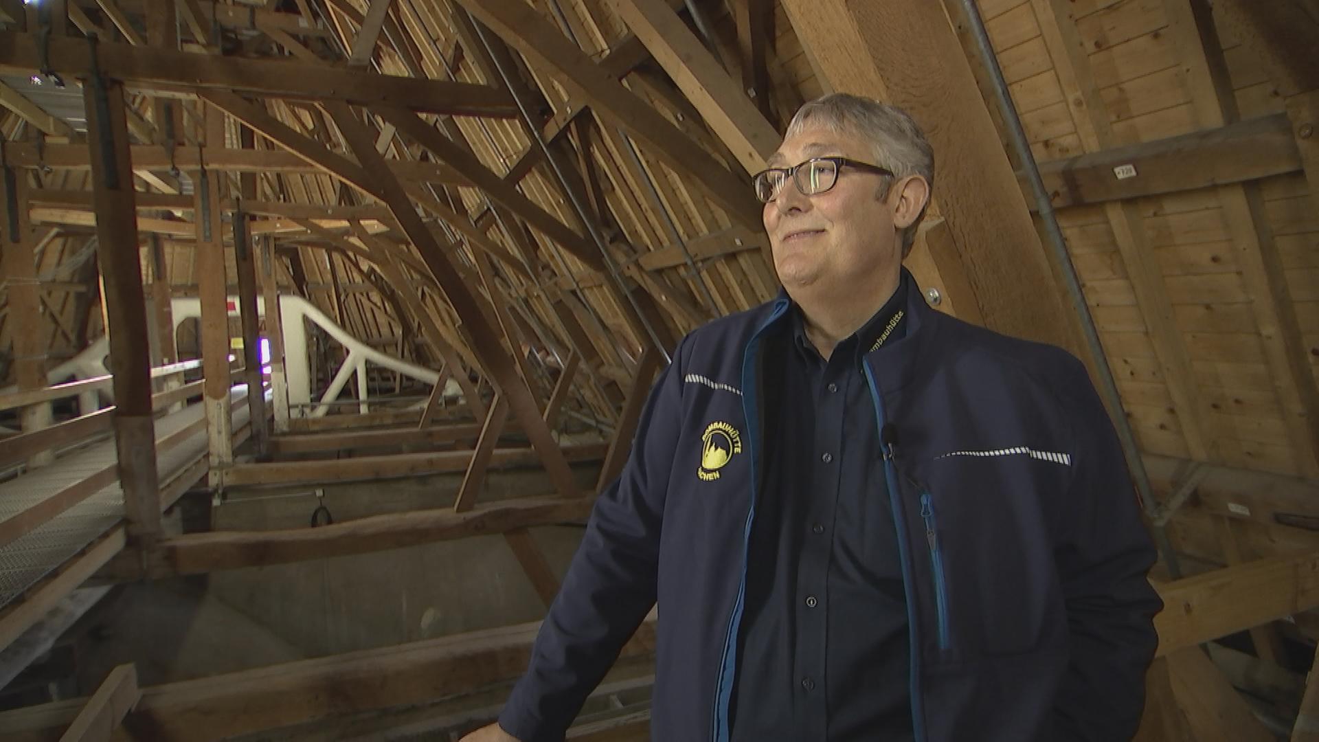 Dombaubmeister im Dachgewölbe des Aachener Dom