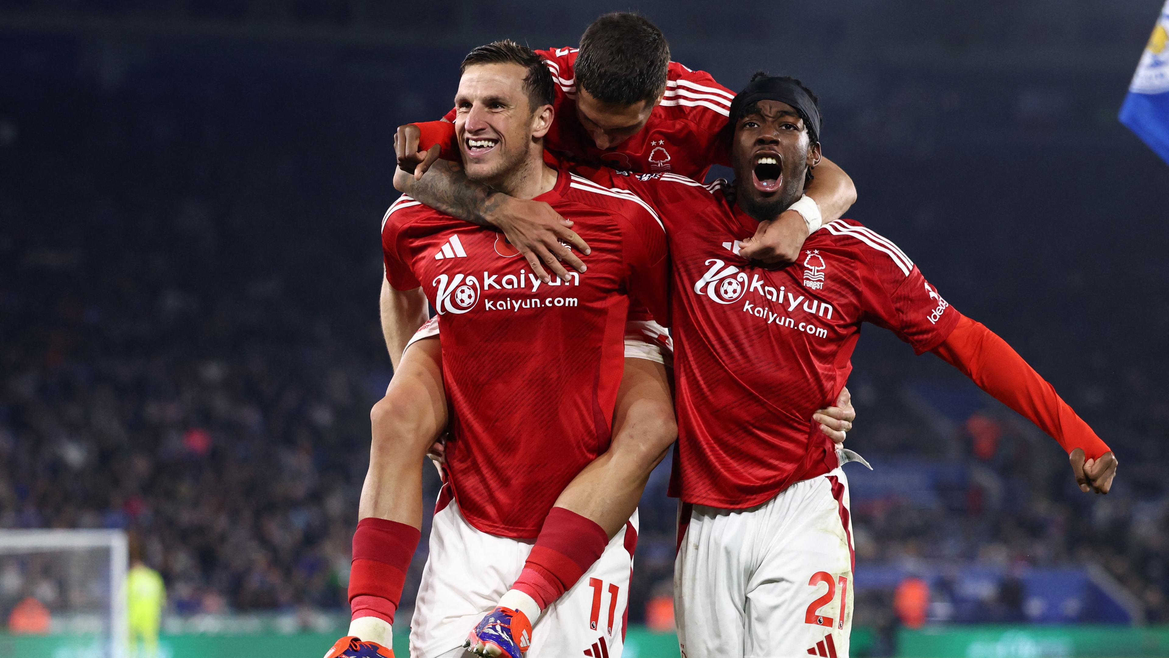 Spieler von Nottingham Forest beim Torjubel