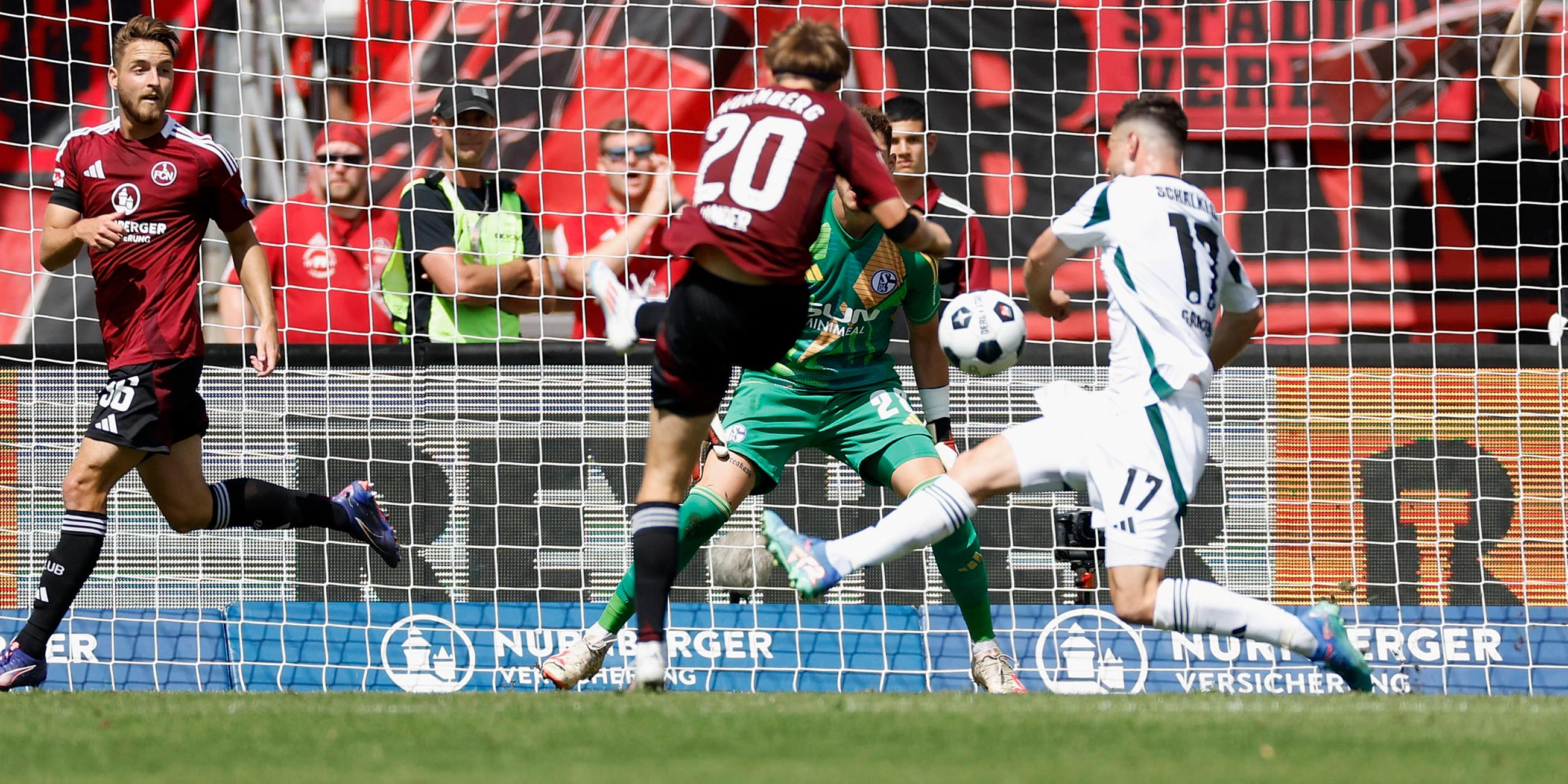 Caspar Jander (1.FC Nuernberg) erzielt das Tor zum 2:1 am 10.08.24.