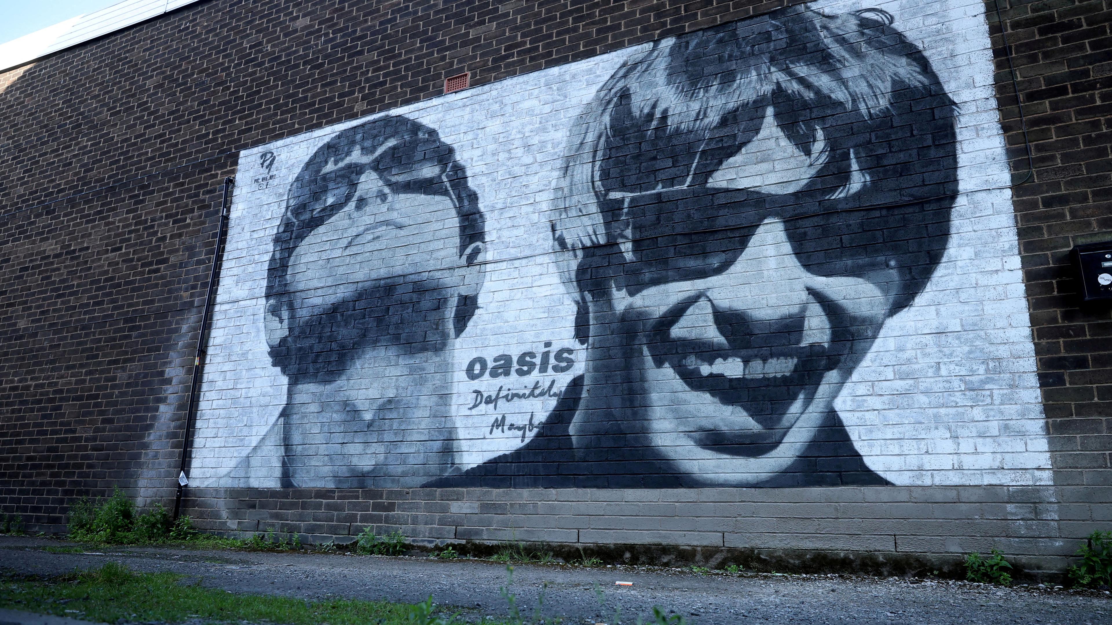 Ein Streetart-Wandbild der Britpopper Oasis.