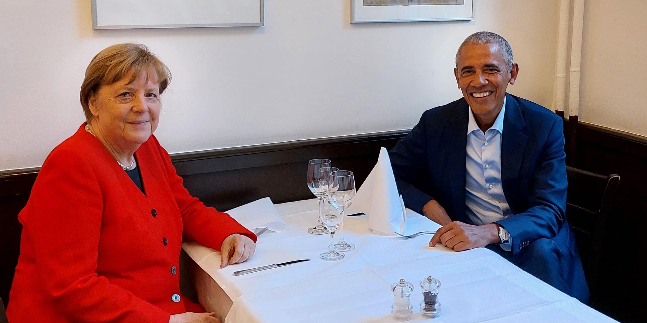 Die ehemalige Kanzlerin Angela Merkel und der ehemalige US-Präsident Barack Obama beim Abendessen in Berlin.