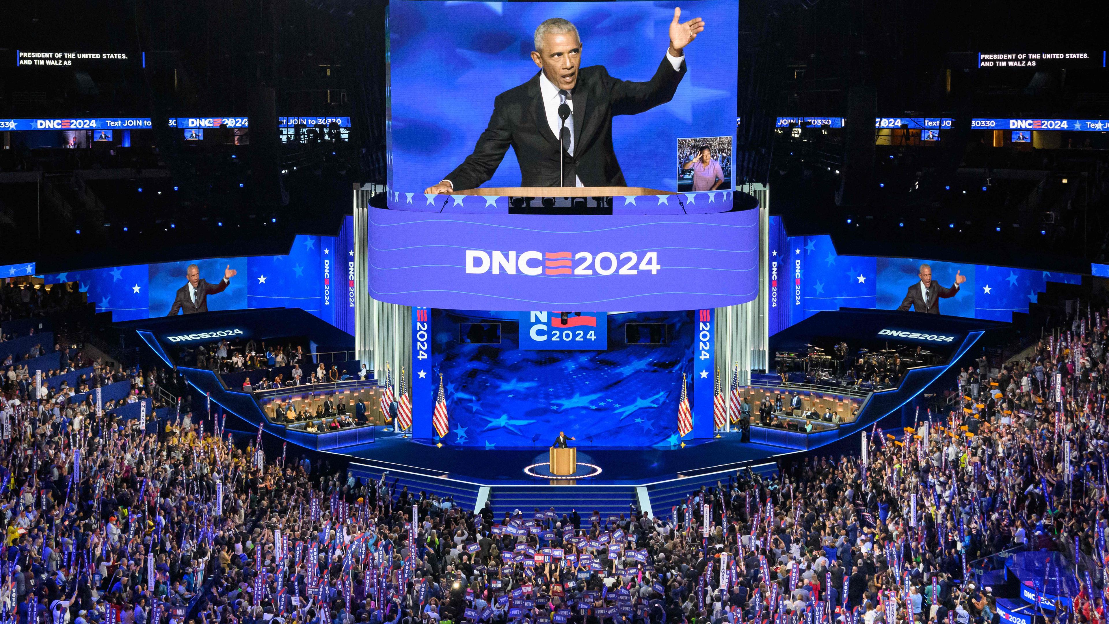 Der ehemalige US-Präsident Barack Obama spricht am zweiten Tag des Parteitags der Demokraten im United Center in Chicago.