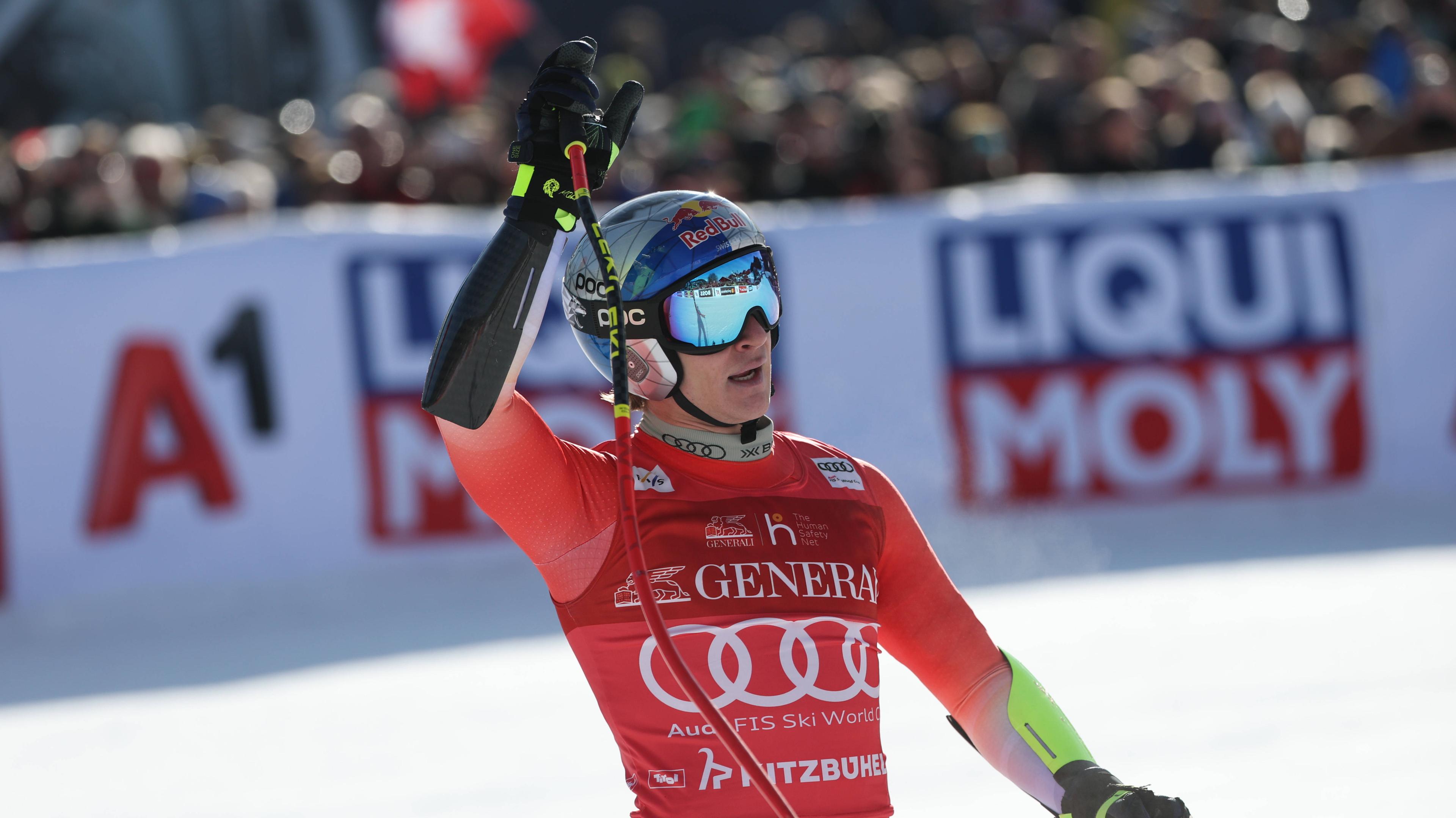 Der Schweizer Marco Odermatt jubelt nach dem Rennen in Kitzbühel.