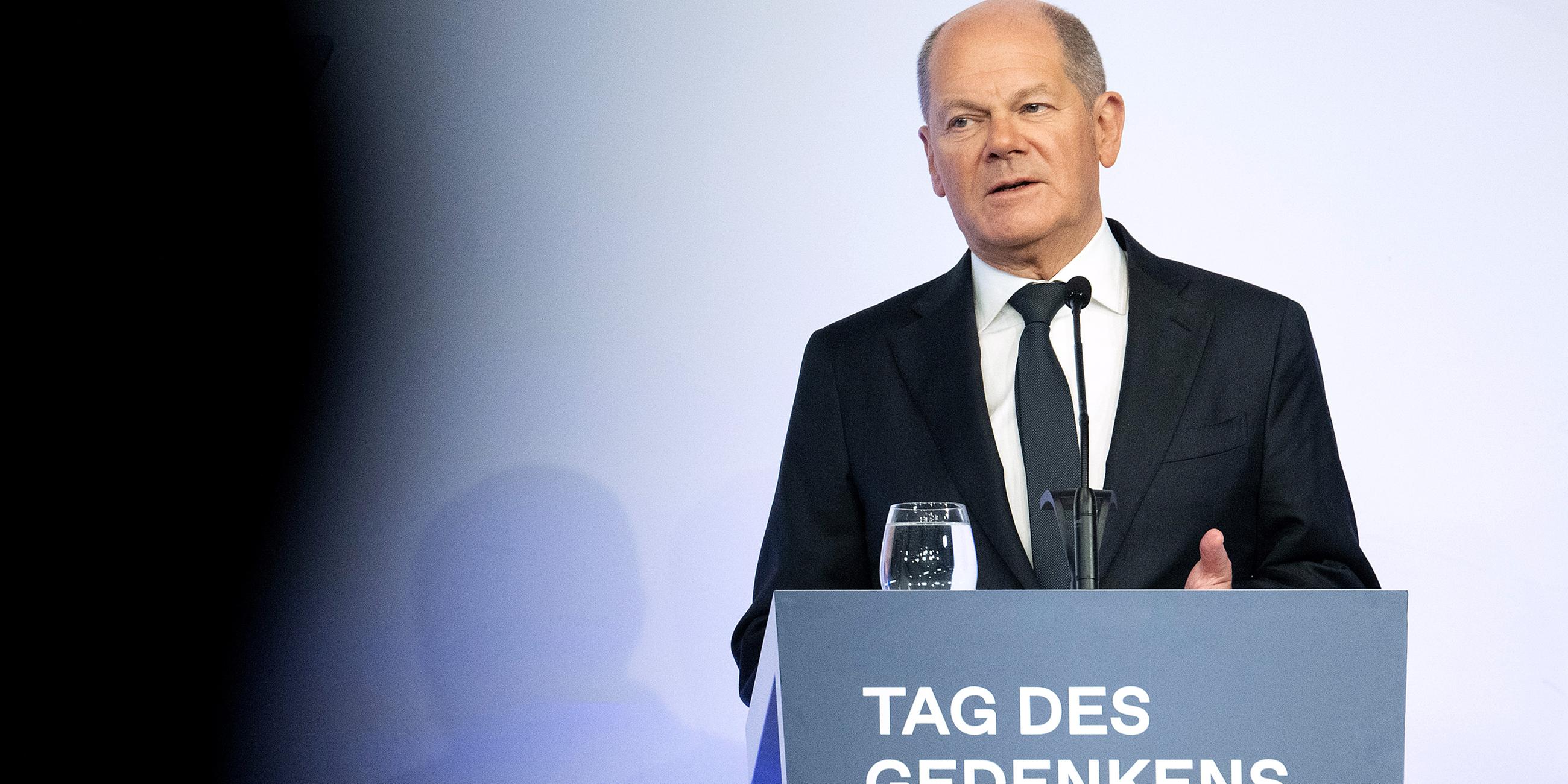 Bundeskanzler Olaf Scholz (SPD) spricht auf einer Gedenkveranstaltung zum 80. Jahrestag der Befreiung des Konzentrationslagers Auschwitz, aufgenommen am 19.01.2025 in Frankfurt