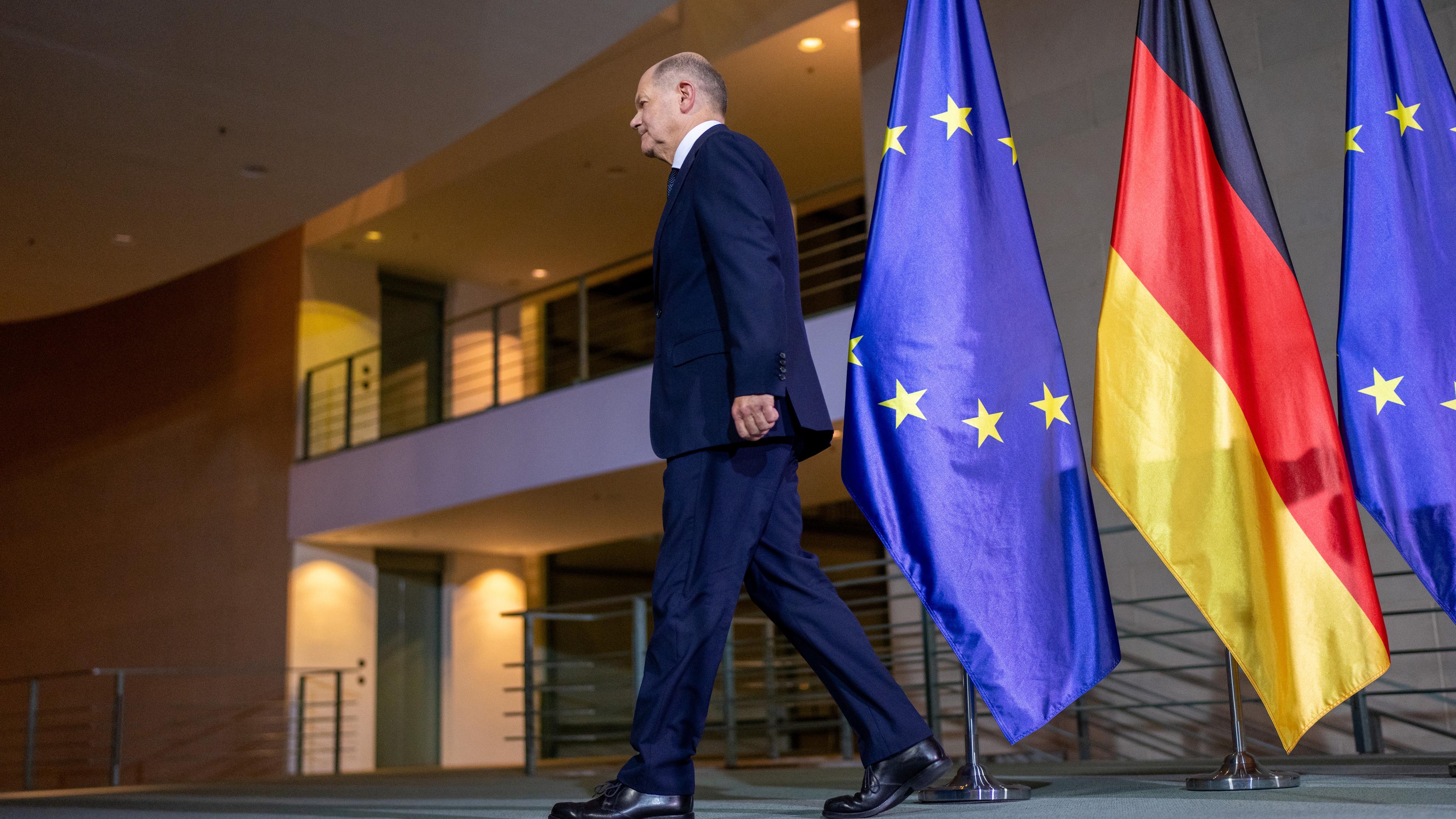 Bundeskanzler Olaf Scholz (SPD), spricht nach einem Krisentreffen des Koalitionsausschusses der Ampelkoalition. 