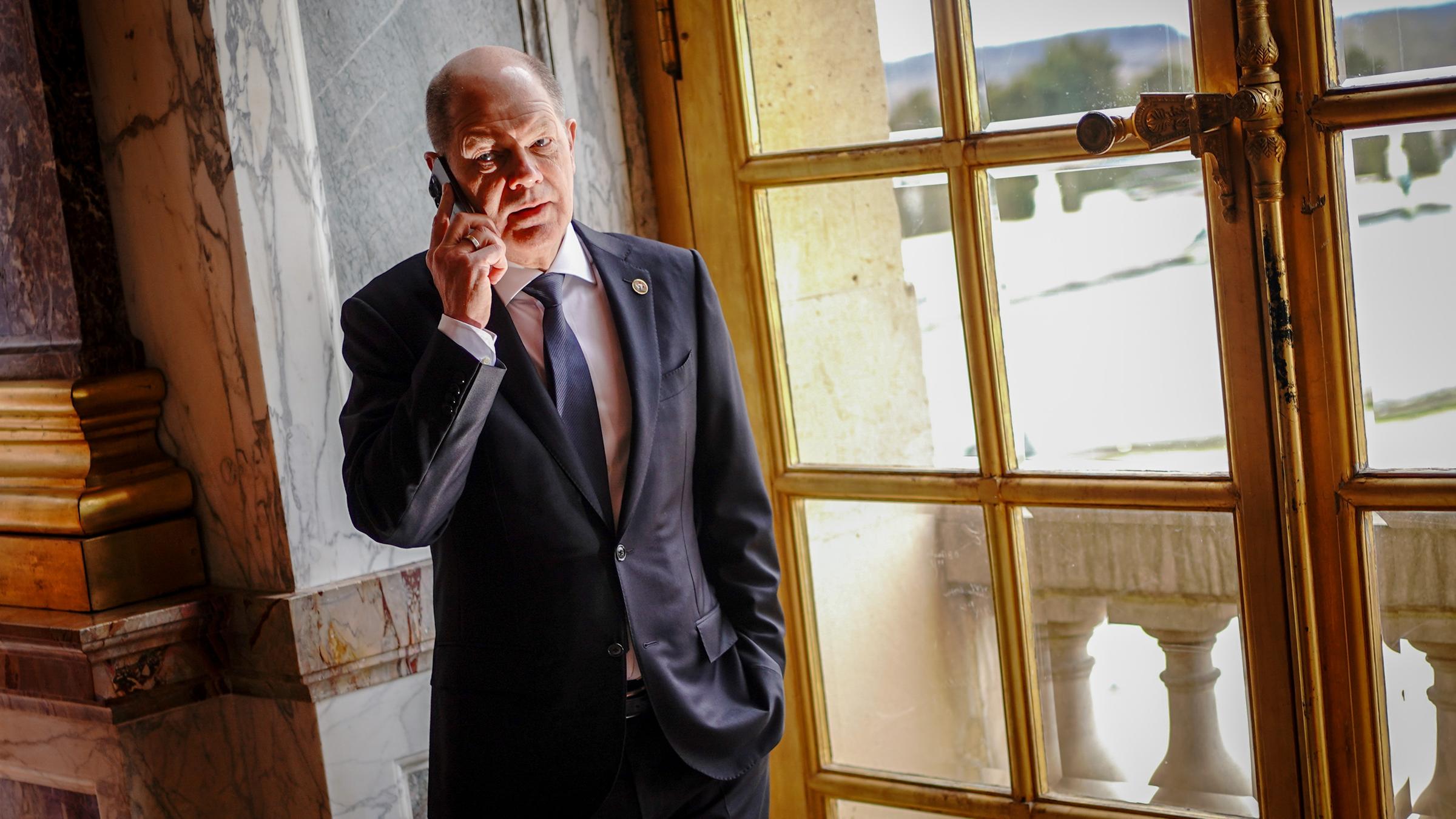 Scholz Provides Information About His Phone Conversations With Putin ...