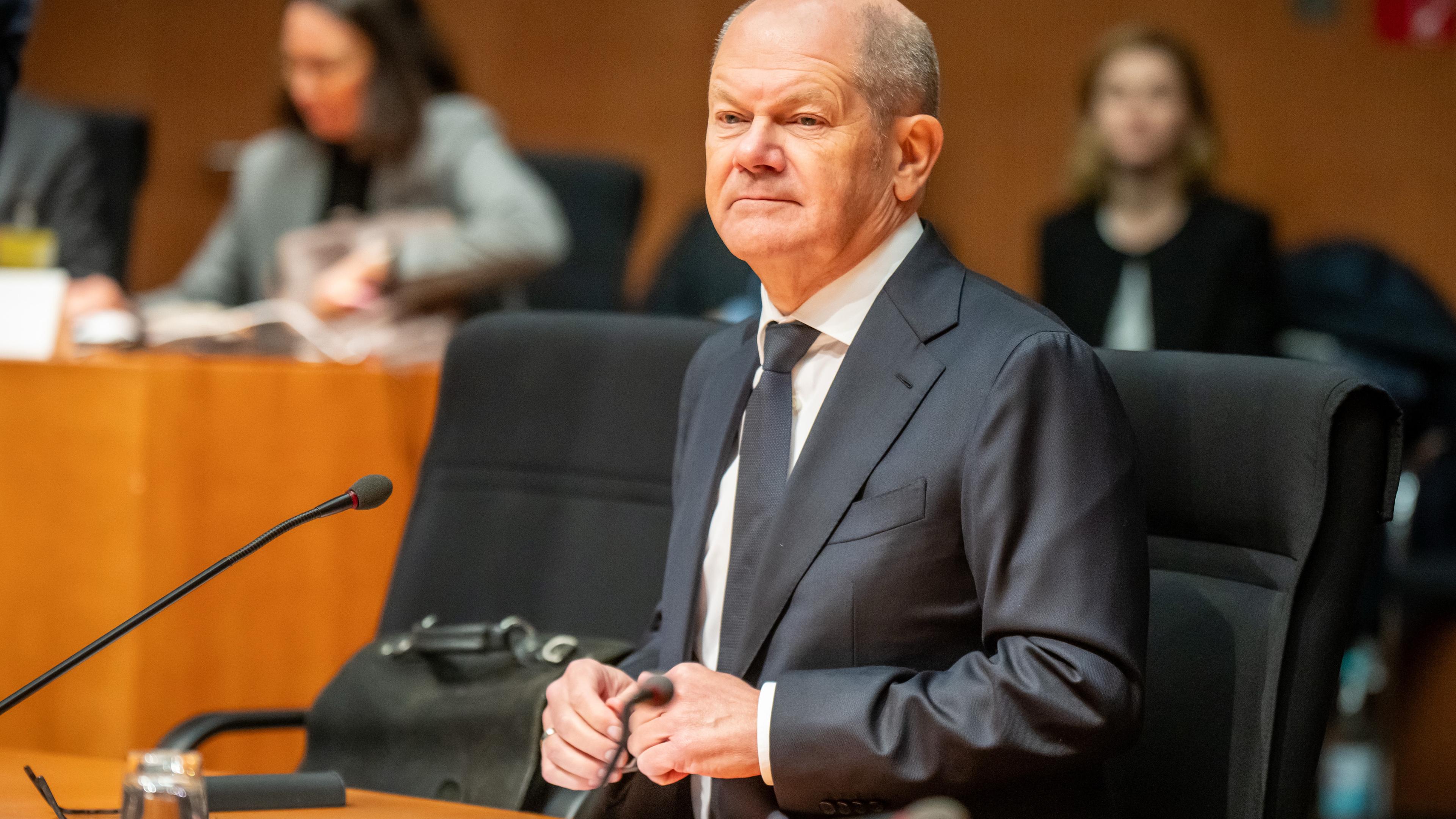 Berlin: Bundeskanzler Olaf Scholz (SPD), nimmt als Zeuge an der Sitzung des Untersuchungsausschusses zum Atomausstieg teil.