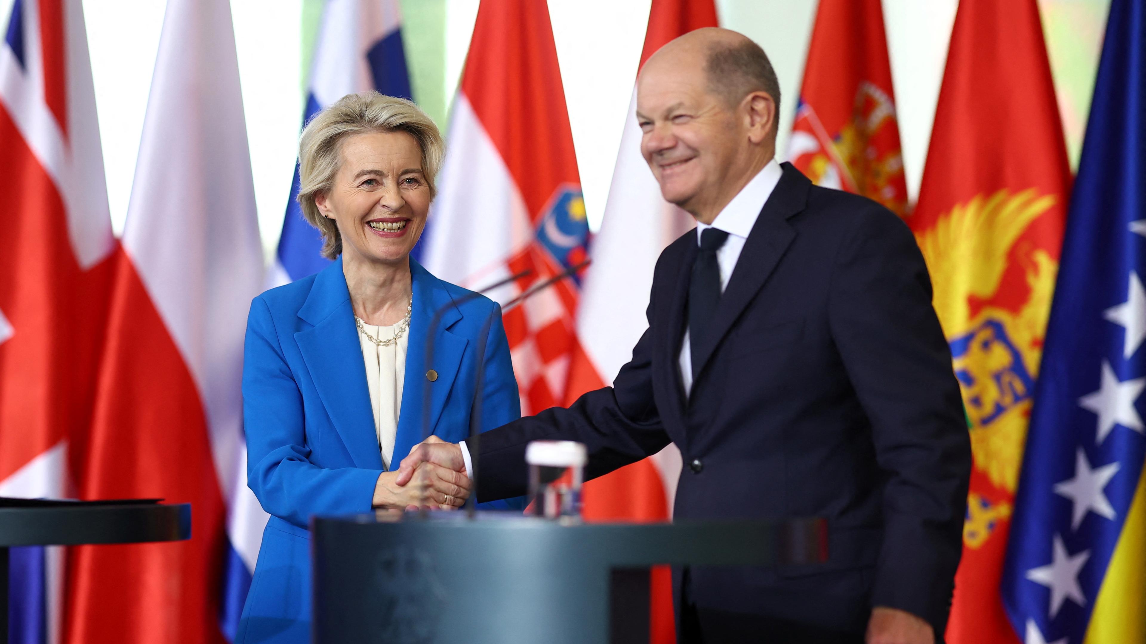 Olaf Scholz und Ursula von der Leyen beim Westbalkangipfel