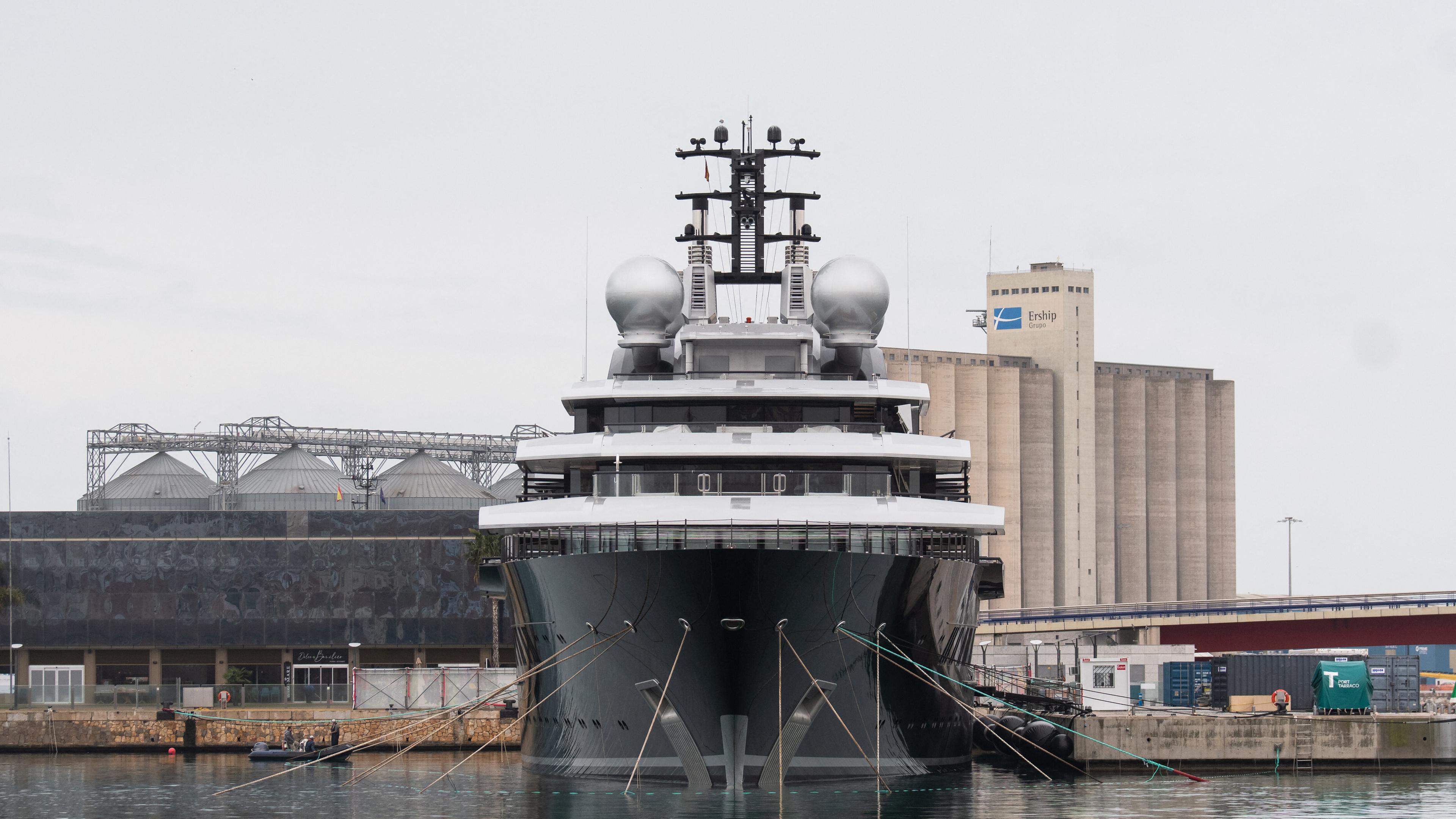 Yacht am Hafen von Tarragona 