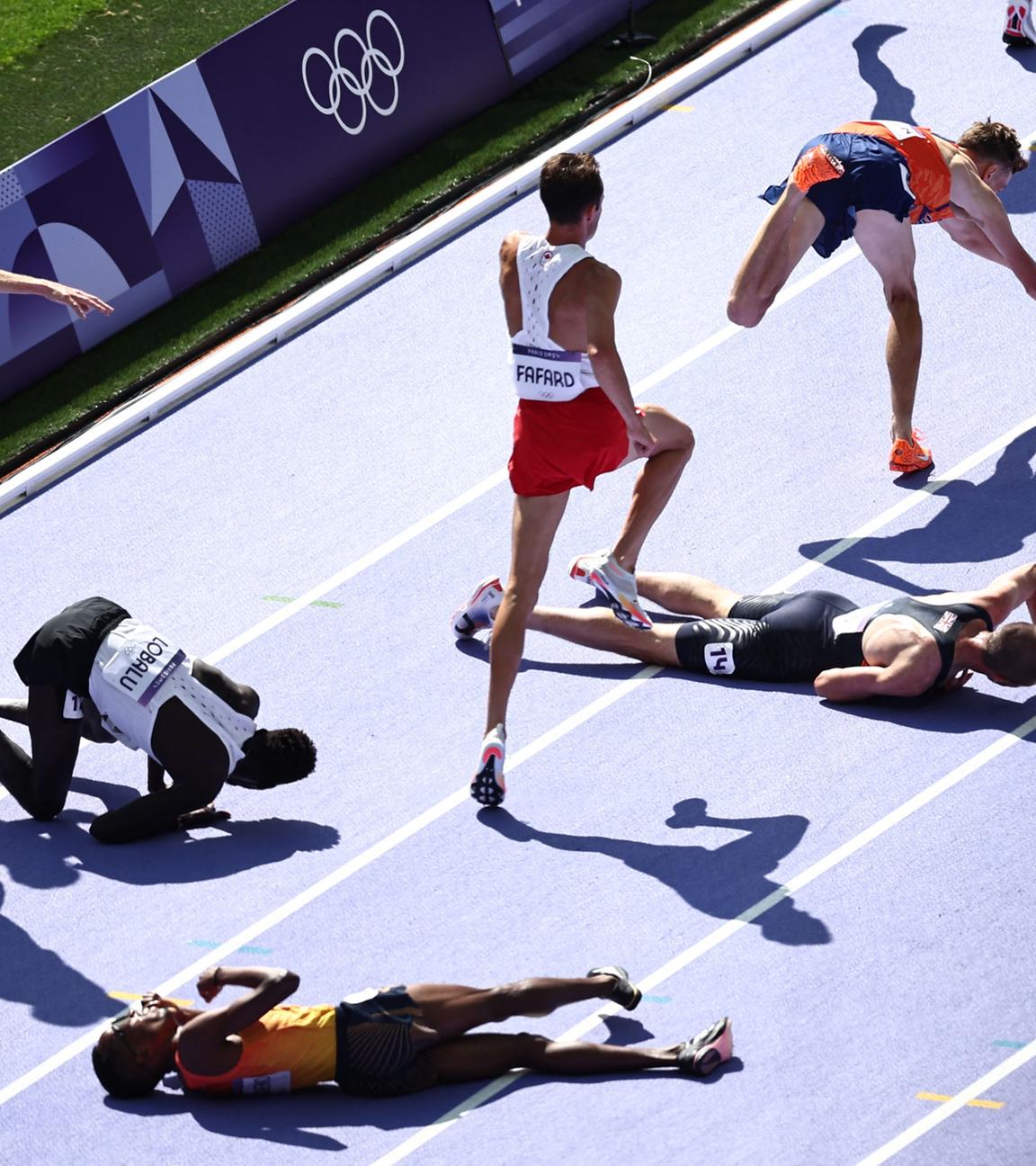 Stürze beim 5000-m-Lauf der Männer im Stade de France