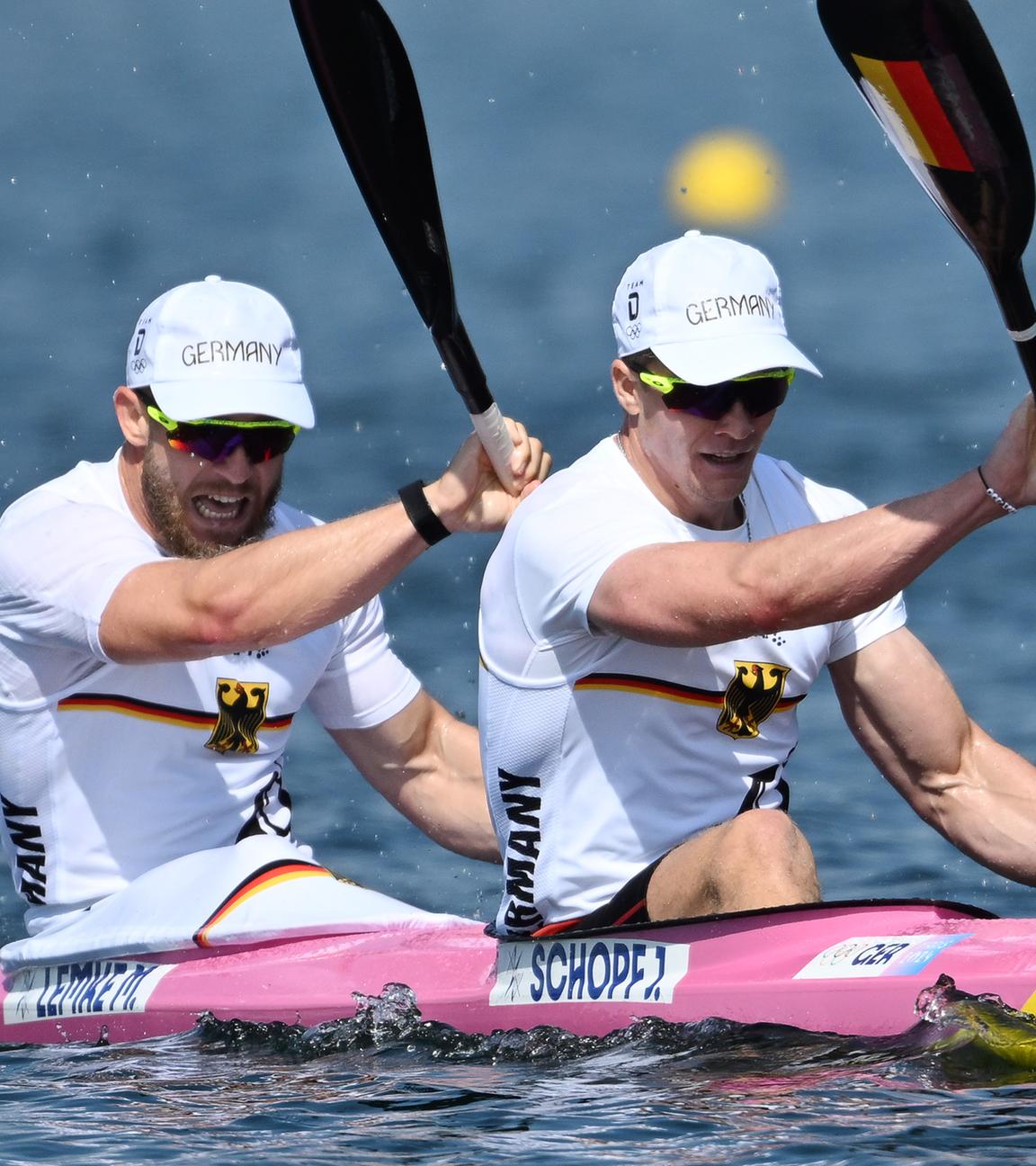 Olympia, Paris 2024, Vorkampf, Kajak-Zweier, 500m, Herren, Vorläufe, das deutsche Team mit (vr) Jacob Schopf und Max Lemke reagieren im Ziel.