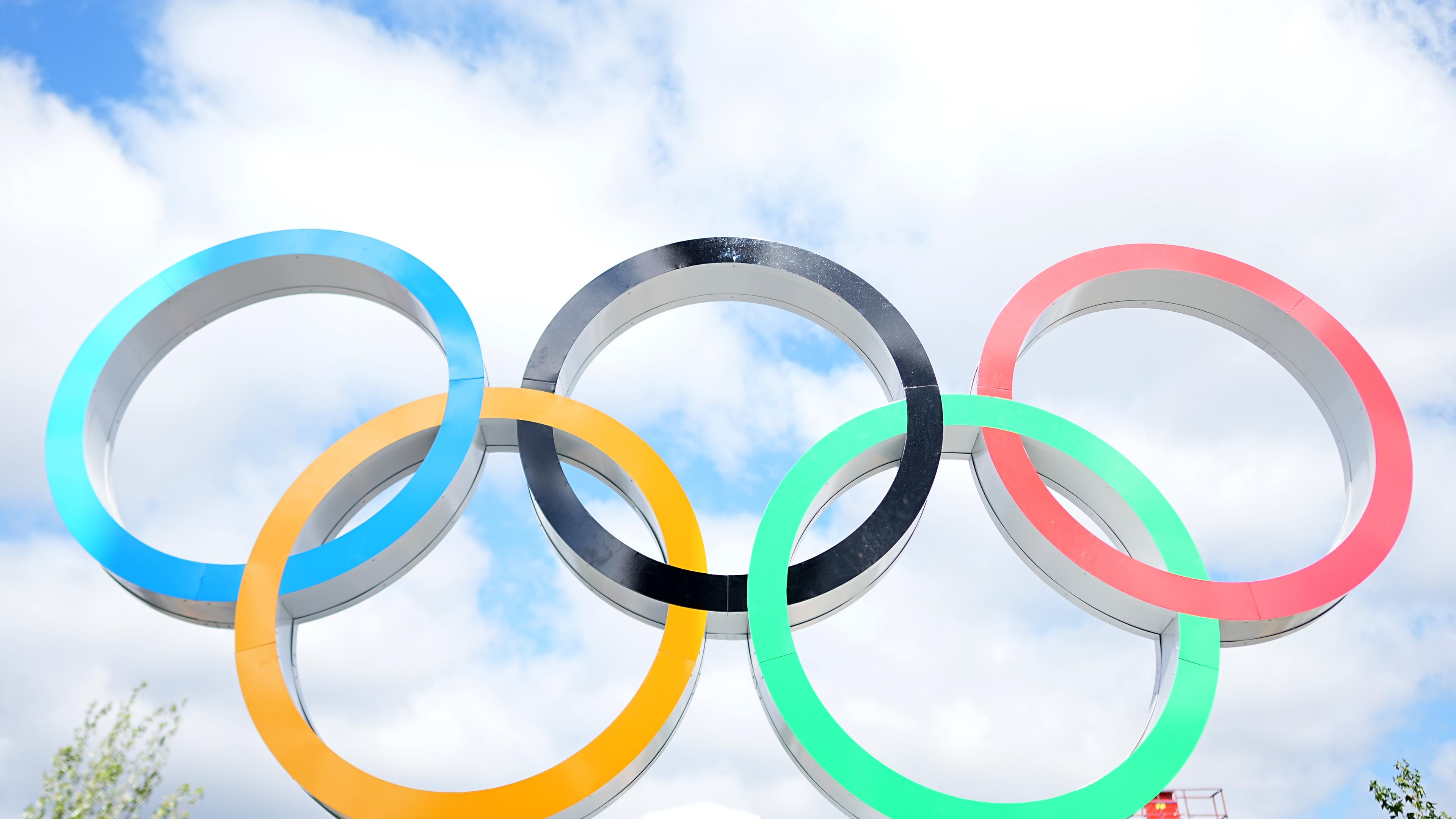 Blick auf die Olympischen Ringe