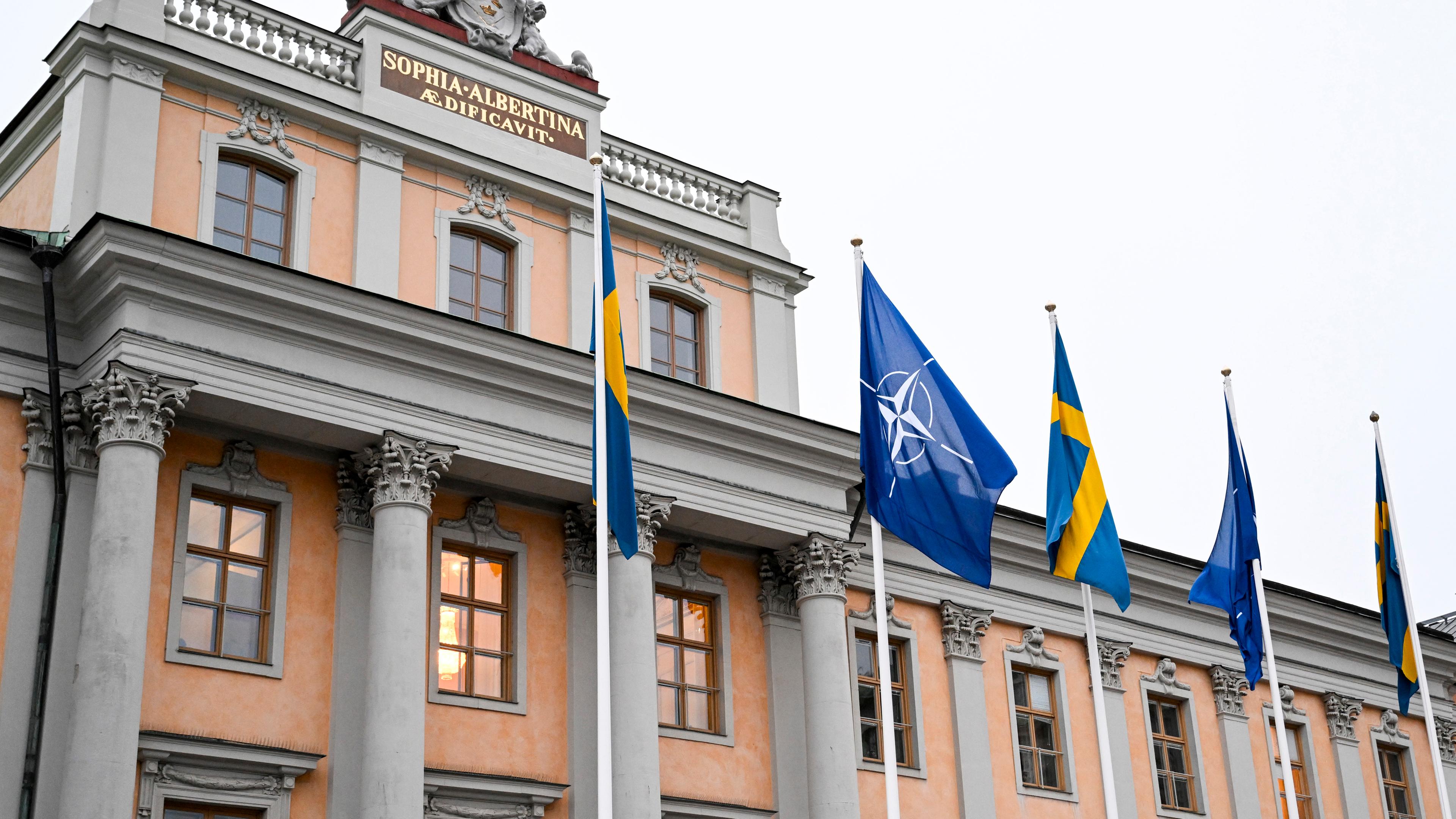 NATO Flagge vor dem schwedischen Außenministerium