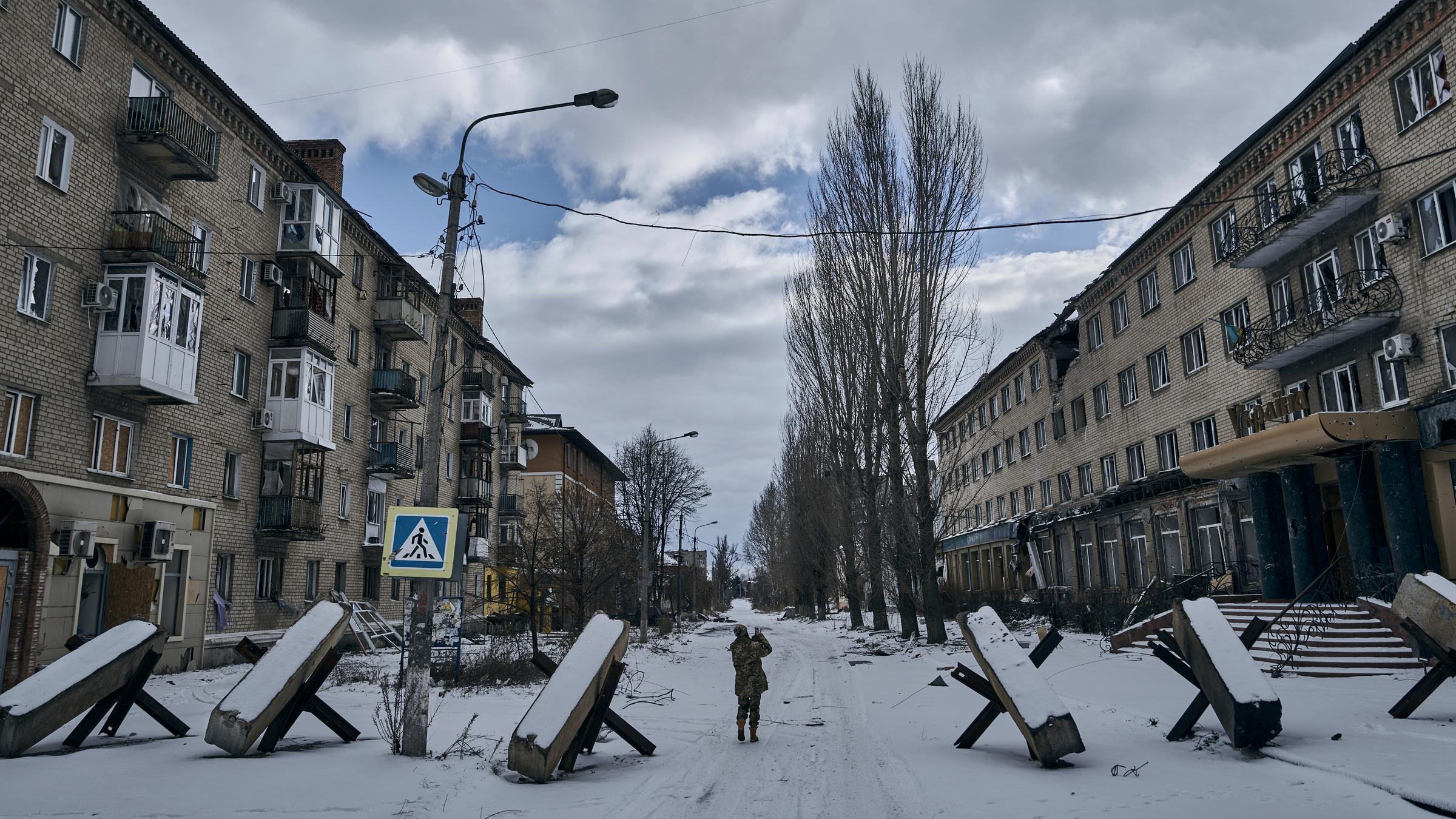 Контроль бахмута. Артемовск сейчас. Бахмут город сейчас. Артемовск февраль 2023. Город Артемовск до и после.