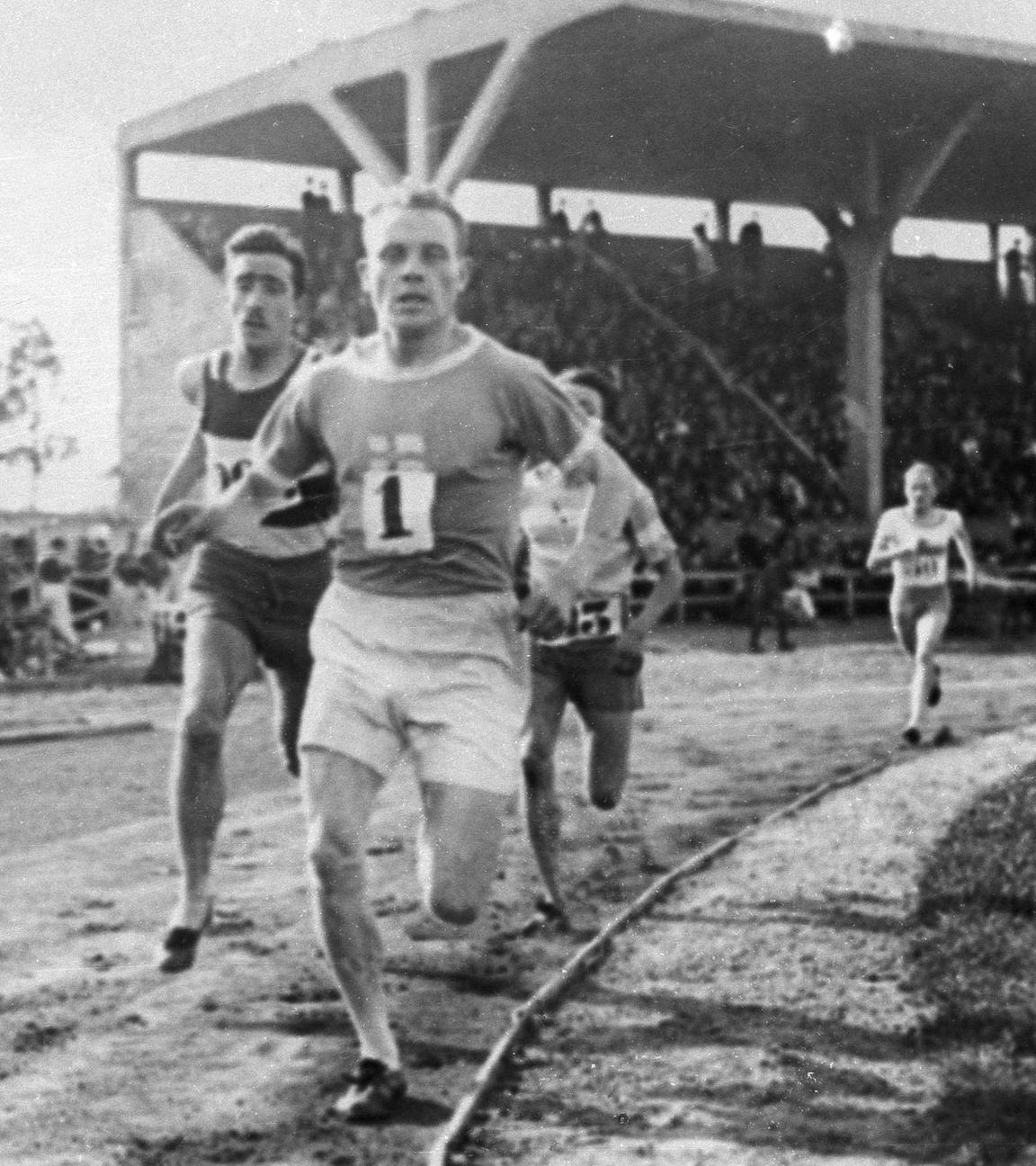 Juli 1924: Paavo Nurmi liegt bei den Olympischen Spielen in Paris in Führung