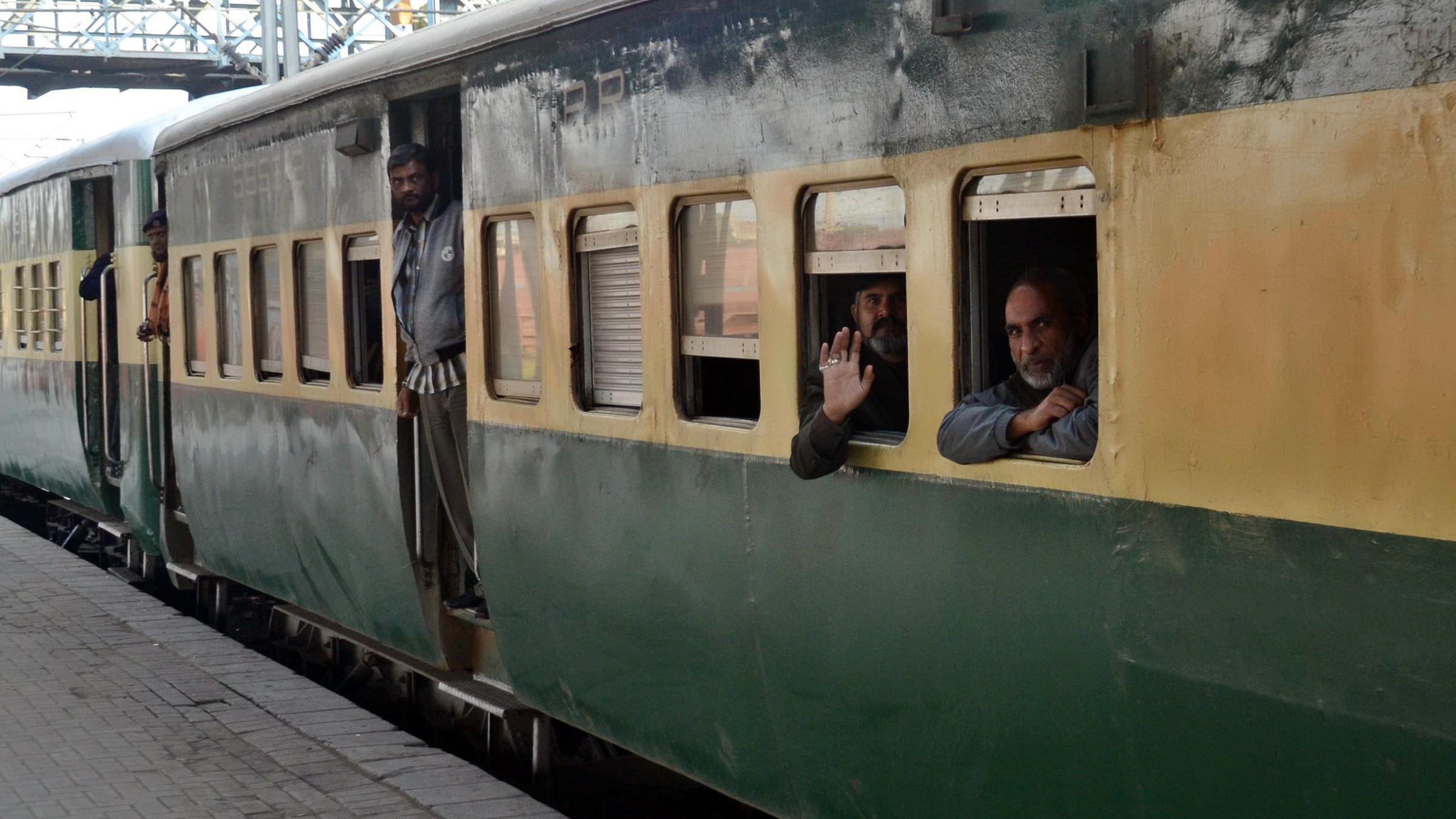 Einzige Bahnverbindung Zu Indien Pakistan Stellt Friedenszug Ein Zdfheute