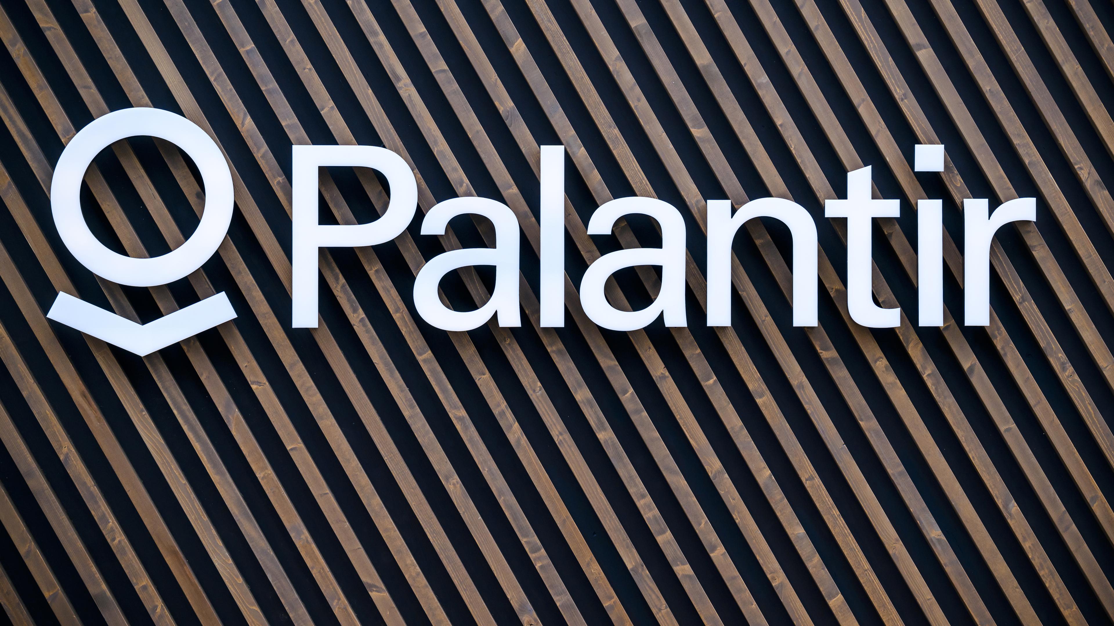 Ein Logo von Palantir Technologies, einem börsennotierten amerikanischen Softwareunternehmen
