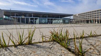 Zdfinfo - Pannenflughafen Ber - Vom Vorzeigeprojekt Zum Milliardengrab