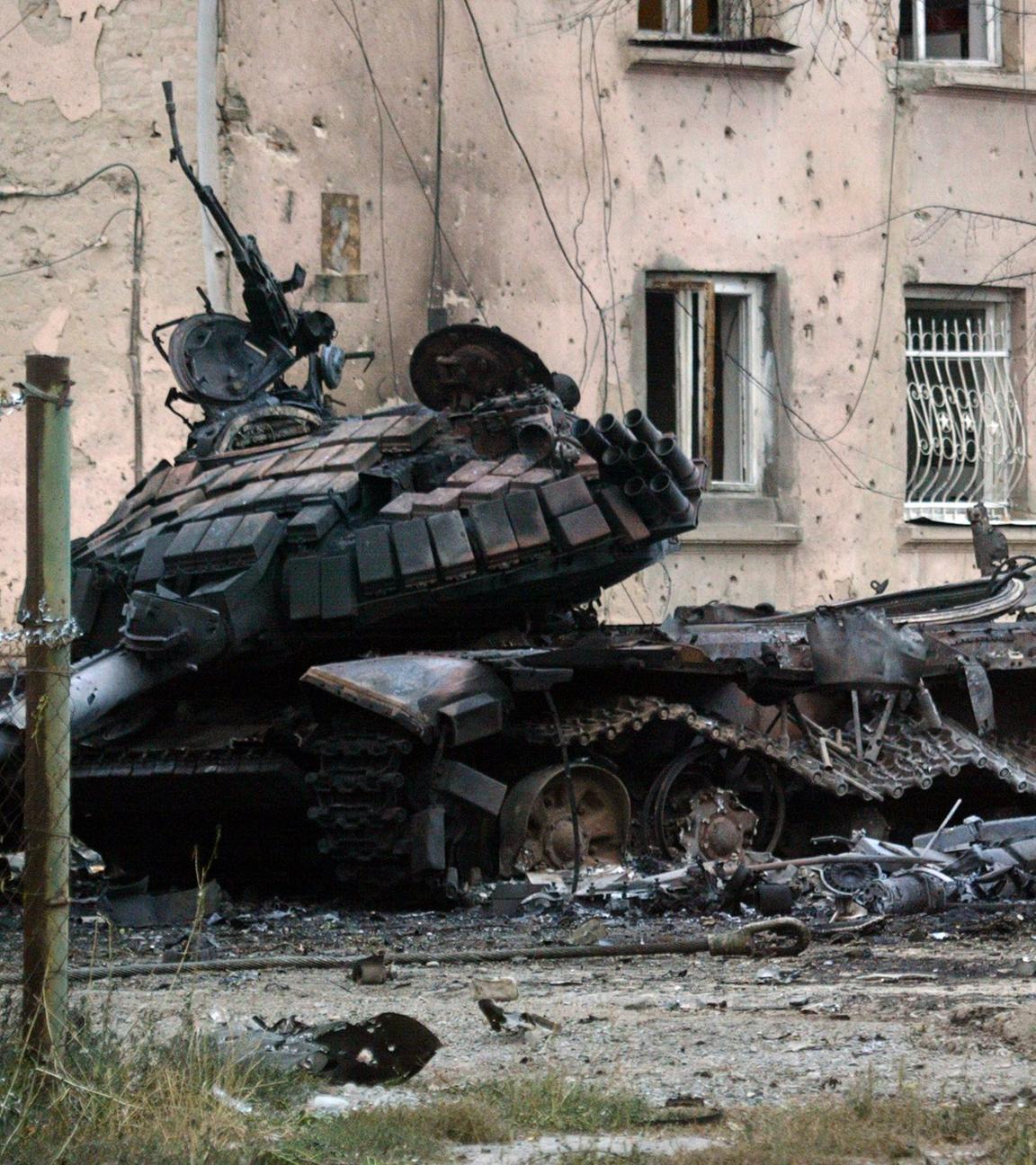 A destroyed Georgian tank is seen at a street in the South Ossetian capital of Tskhinvali, August 9, 2008. REUTERS/Said Tsarnayev (GEORGIA)