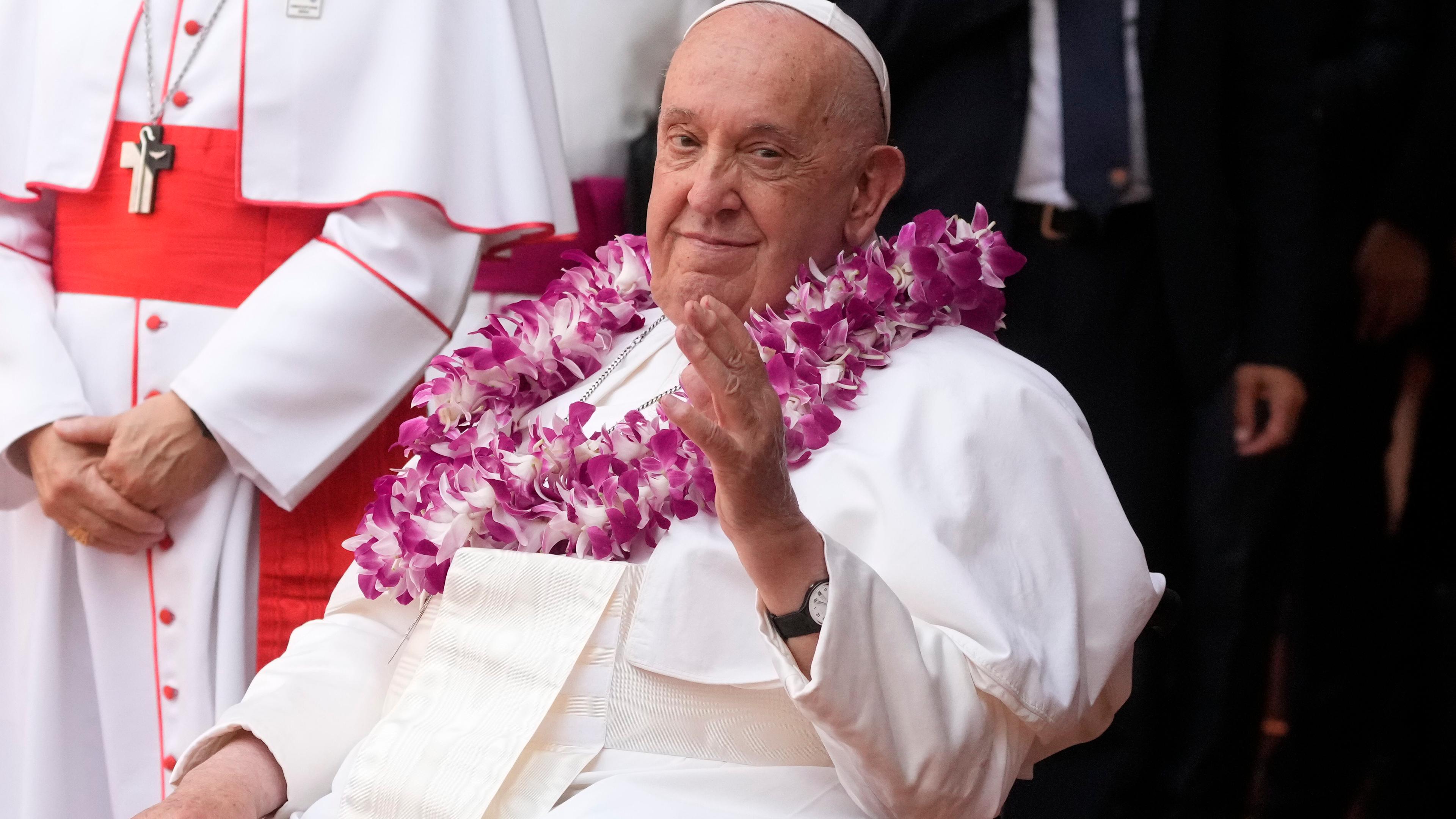 Papst Franziskus nimmt an einem interreligiösen Treffen mit jungen Menschen im Catholic Junior College in Singapur teil