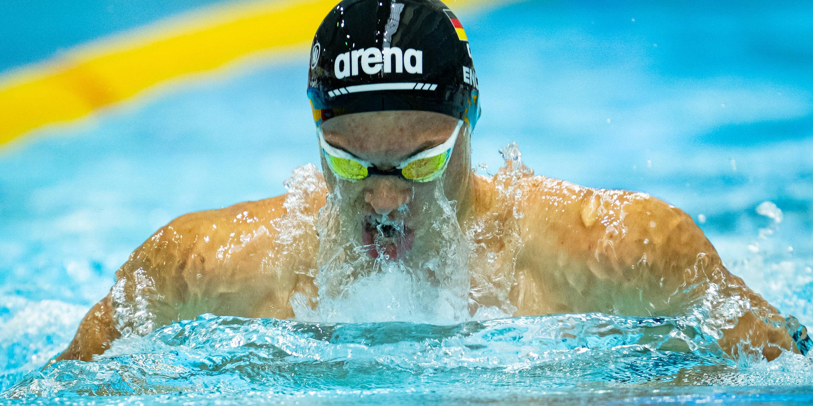 Der deutsche Schwimmer Taliso Engel beim Brustschwimmen.