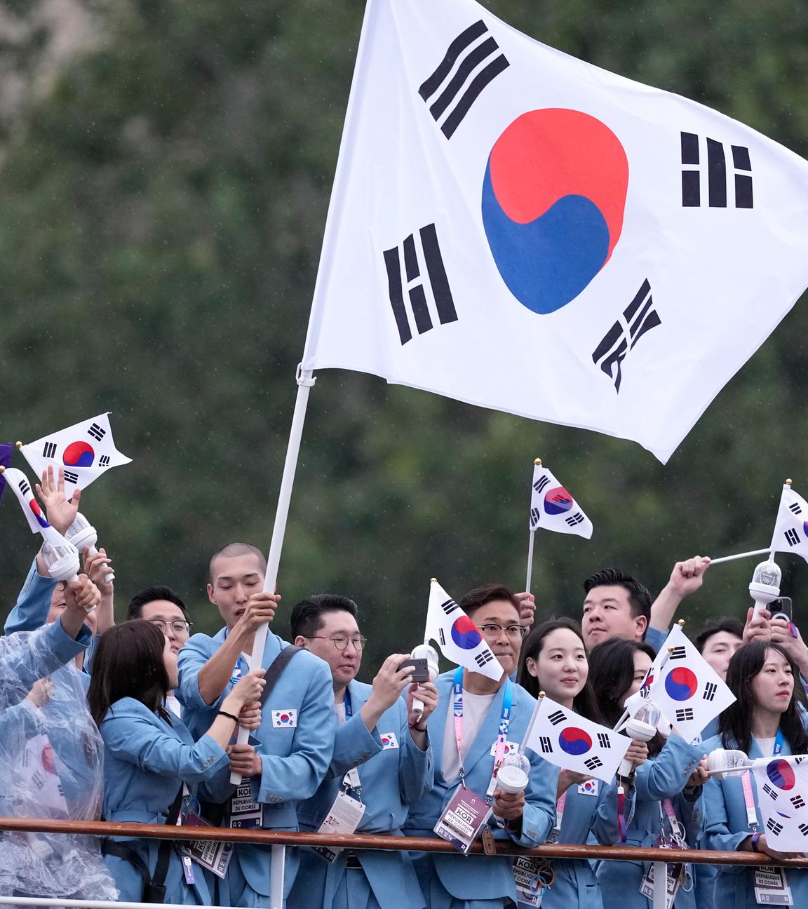 Olympia Paris 2024 - Südkoreanische Mannschaft bei der Eröffnungsfeier