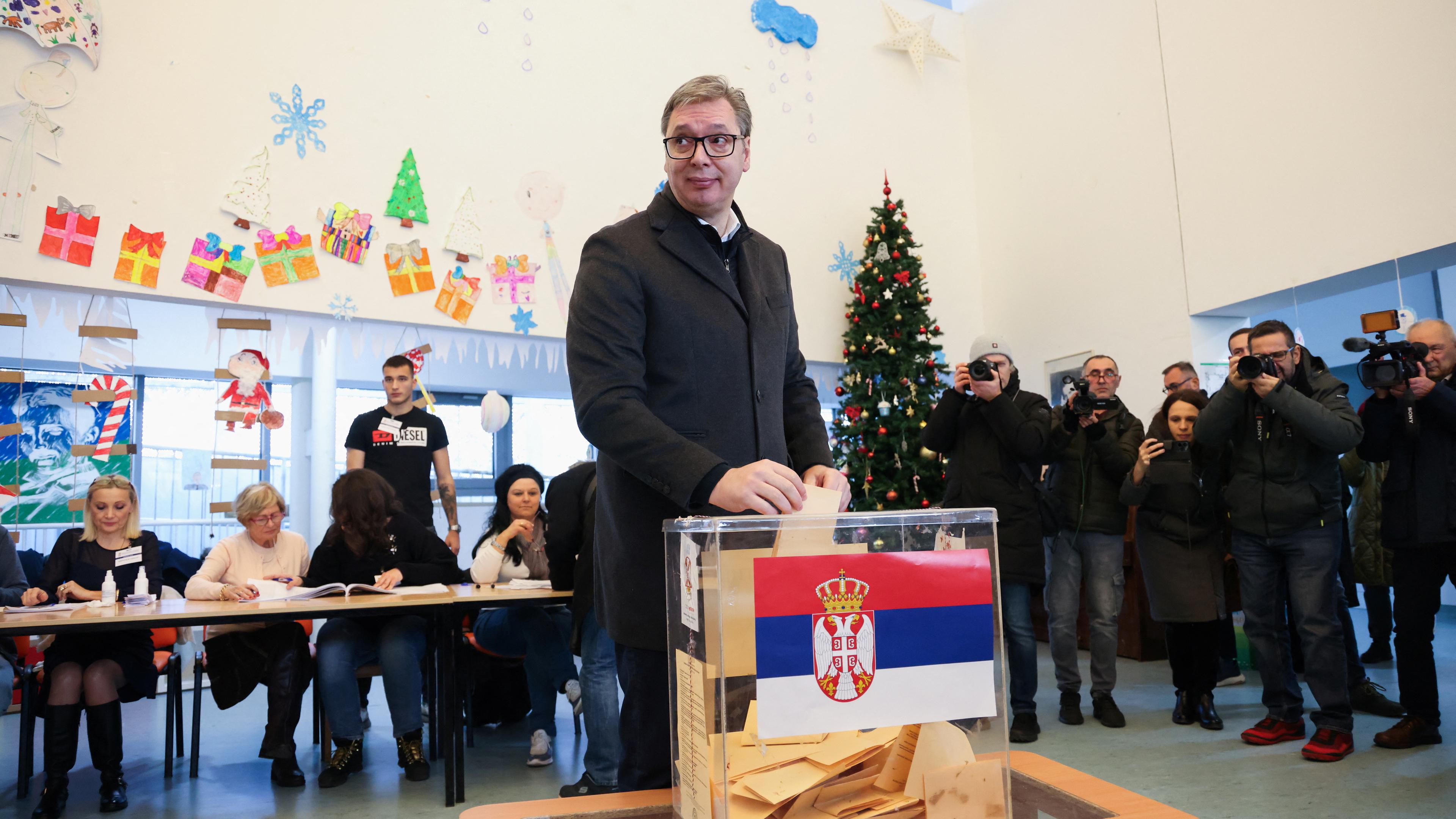 Proteste Gegen Wahlergebnis In Serbien: "Vucic, Du Dieb" - ZDFheute