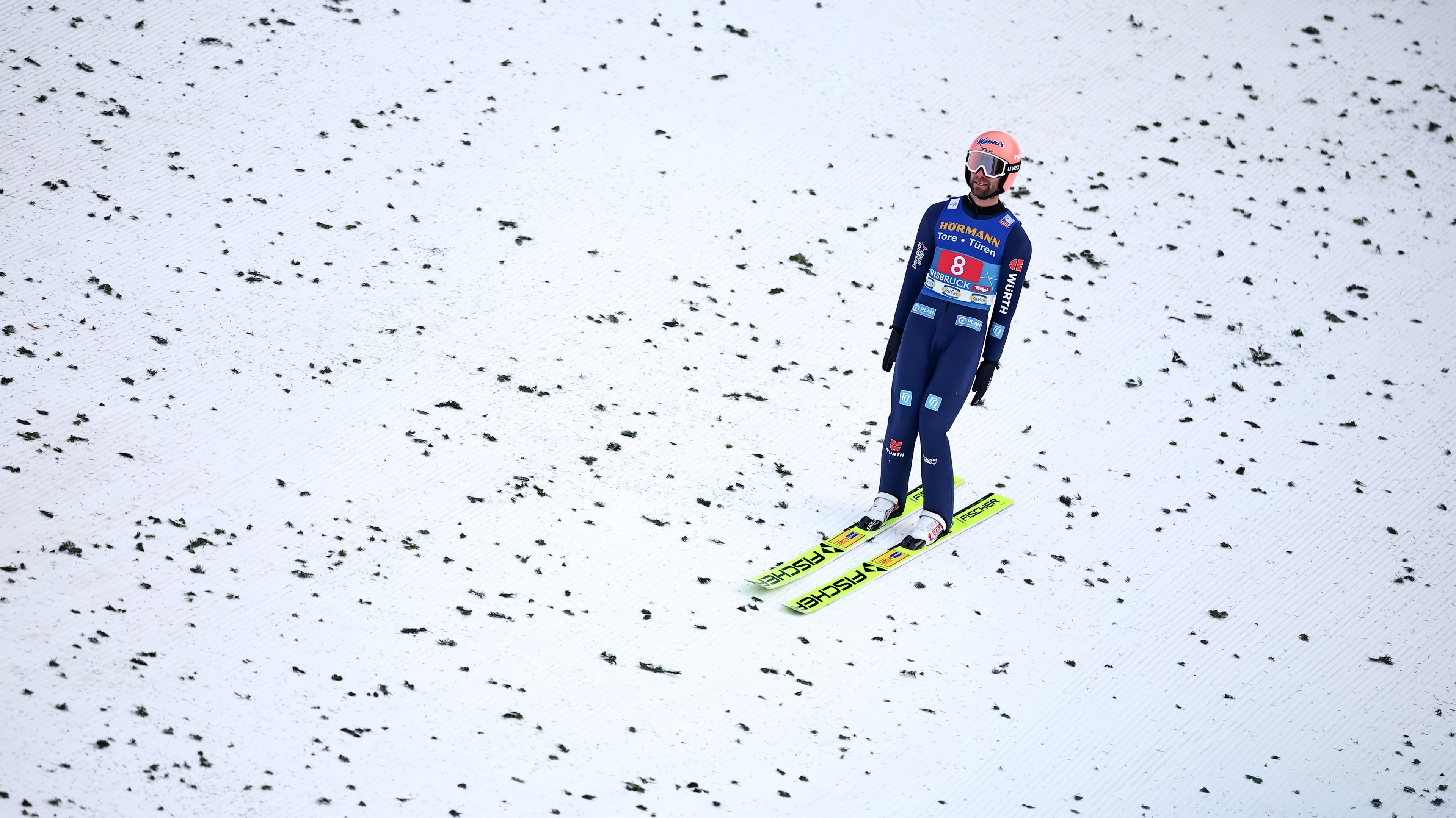 04.01.2025, Innsbruck: Pius Paschke nach der Landung