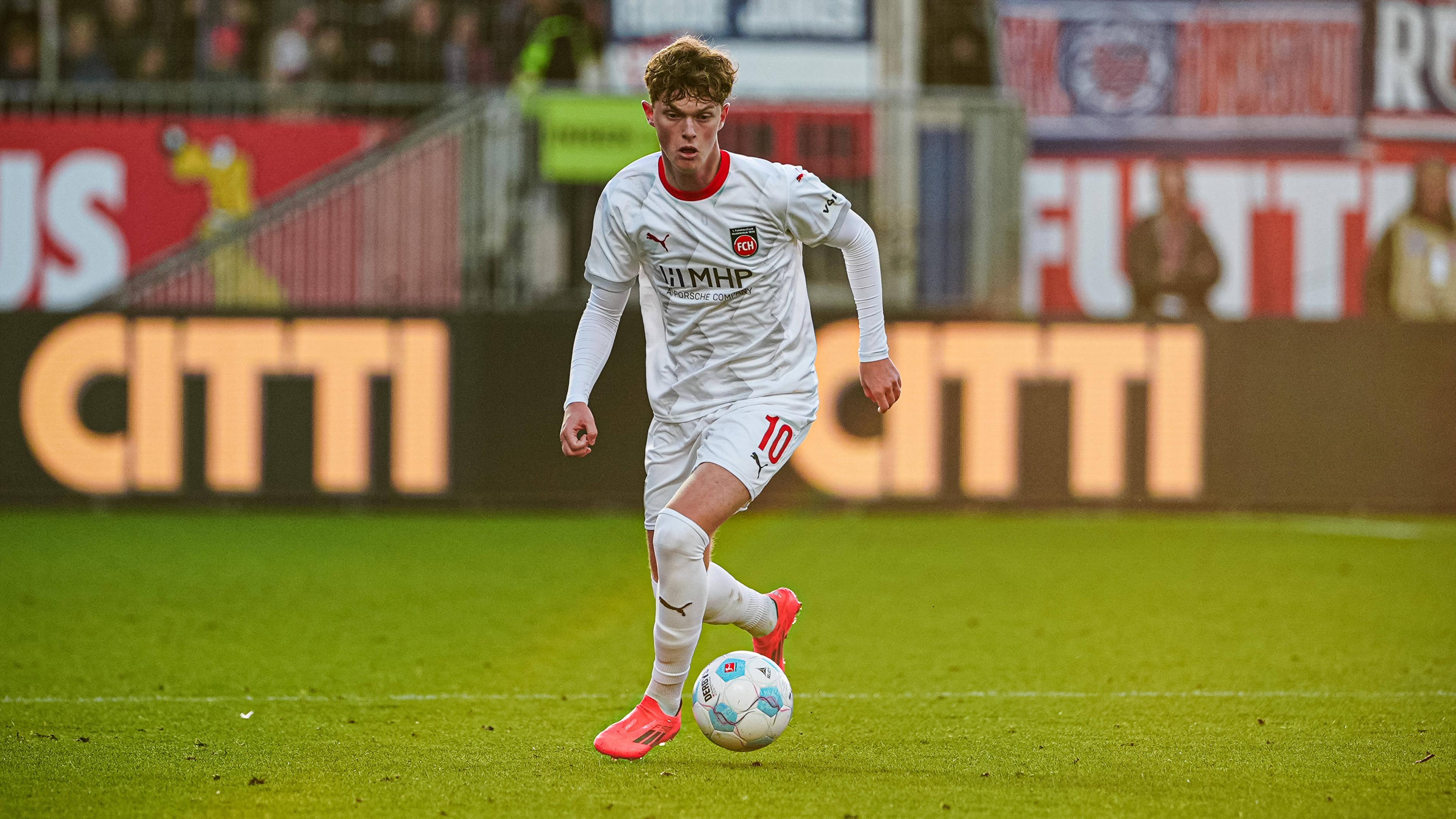 Heidenheims Paul Wanner in Aktion beim Spiel gegen Holstein Kiel.