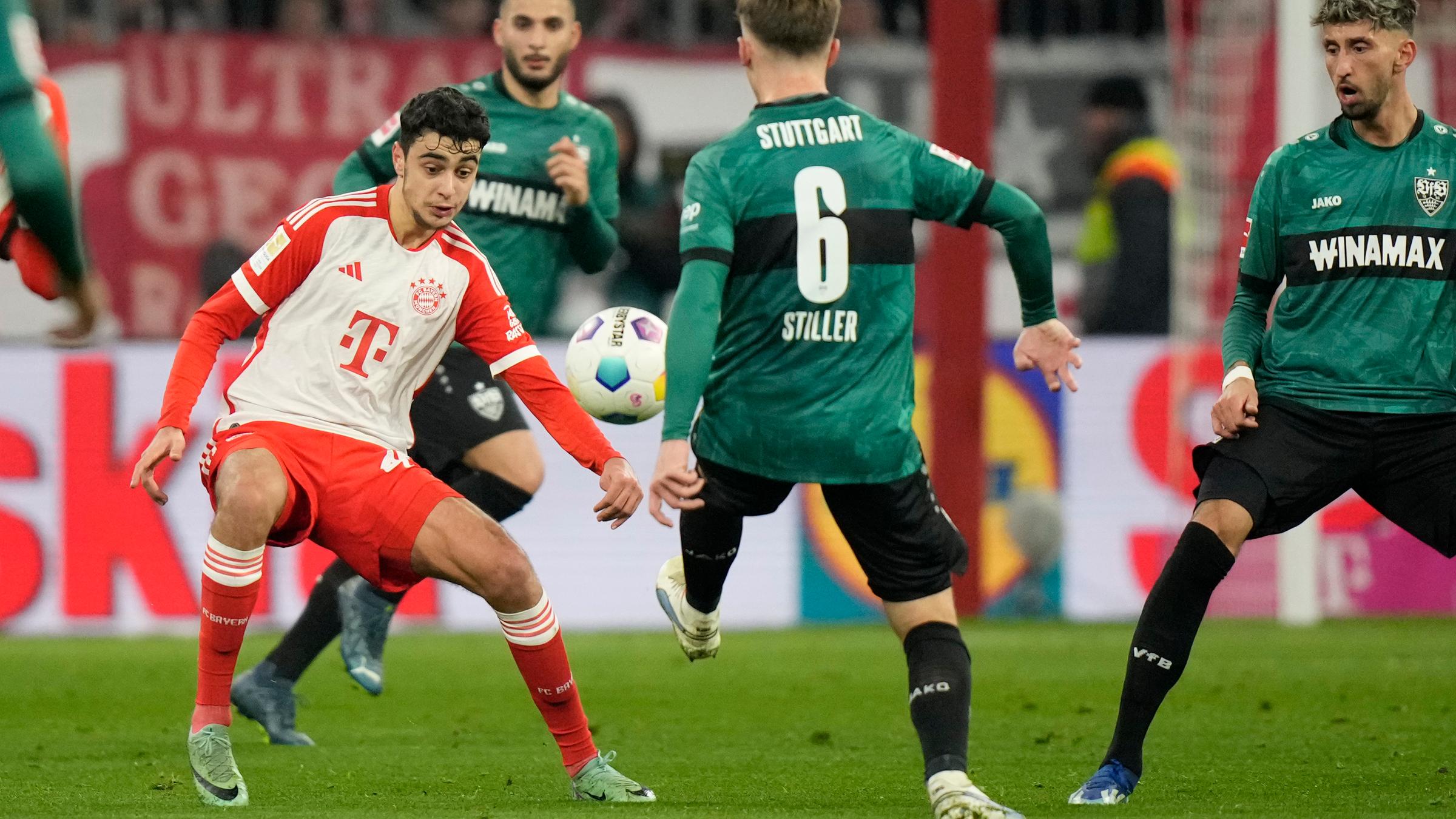 3:0 Gegen Stuttgart: Bayern Hält Mit Leverkusen Schritt - ZDFheute