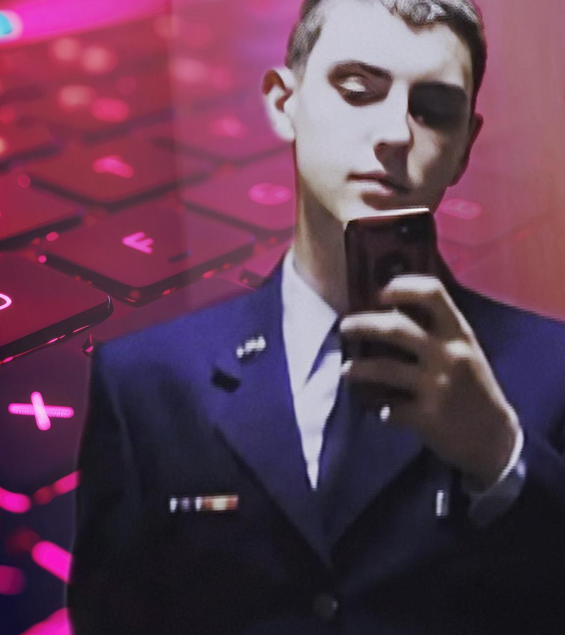 Ein junger Mann im Anzug blickt auf sein Smartphone; im Hintergrund eine Tastatur im pinke Licht.