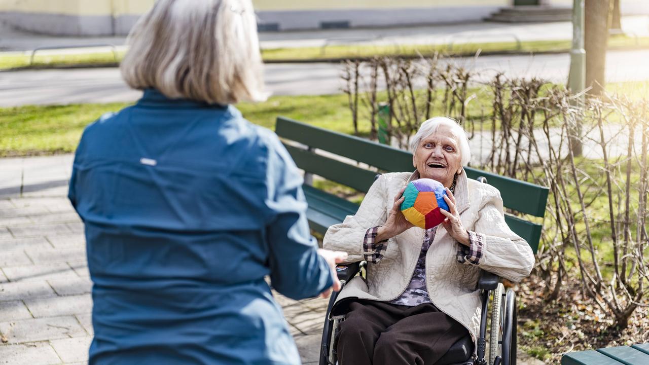 Damit die Pflege der Eltern nicht zur Pendelstrecke wird