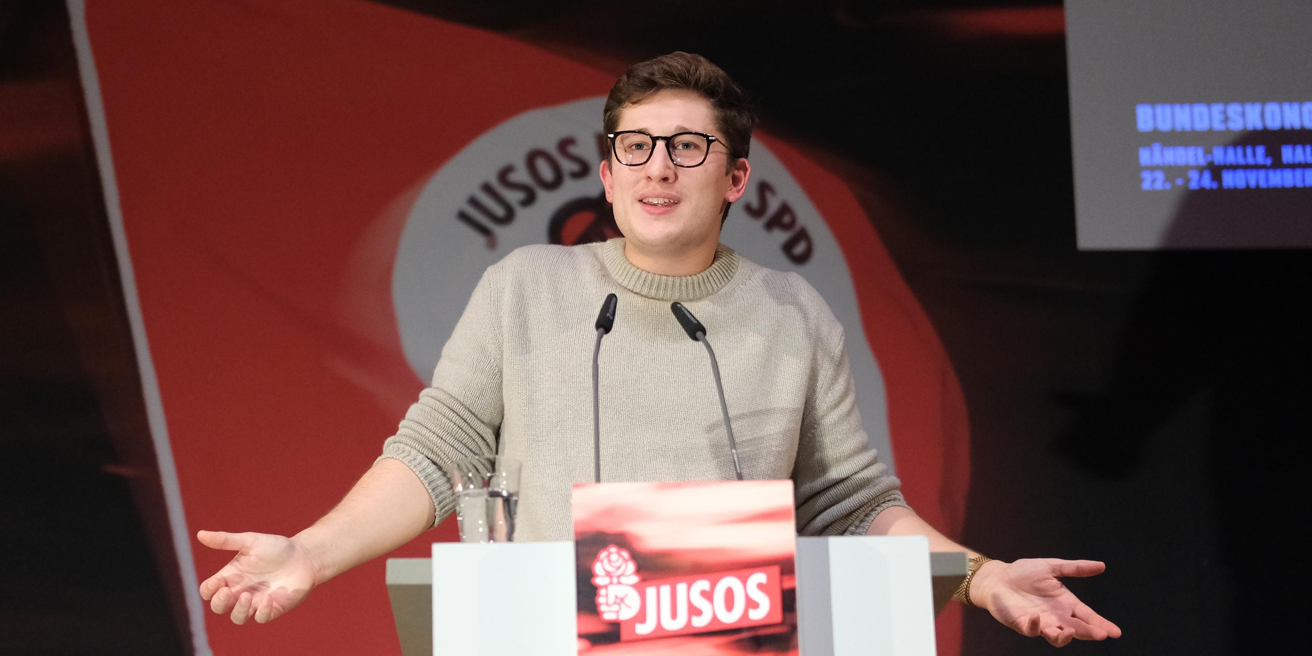 Philipp Türmer, Bundesvorsitzender der Jungsozialisten (Jusos), spricht in der Händelhalle. 