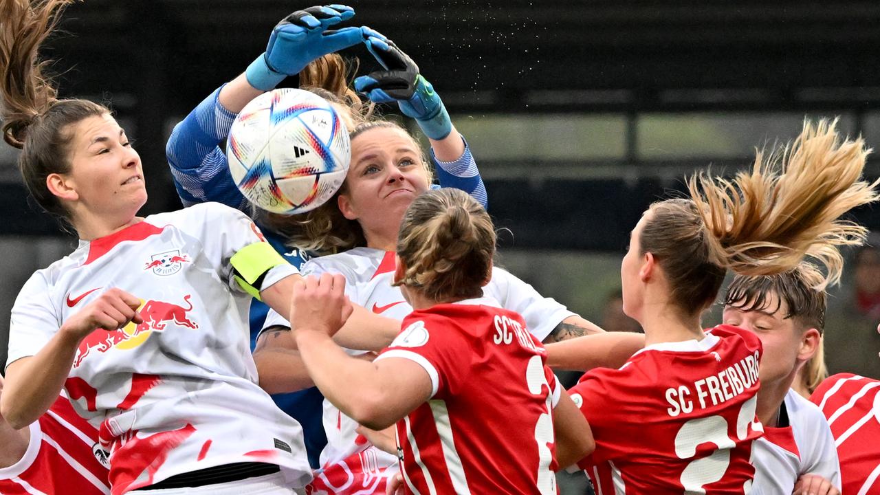 SC Nach Zittersieg Gegen RB Im Endspiel | DFB-Pokal - Highlights ...