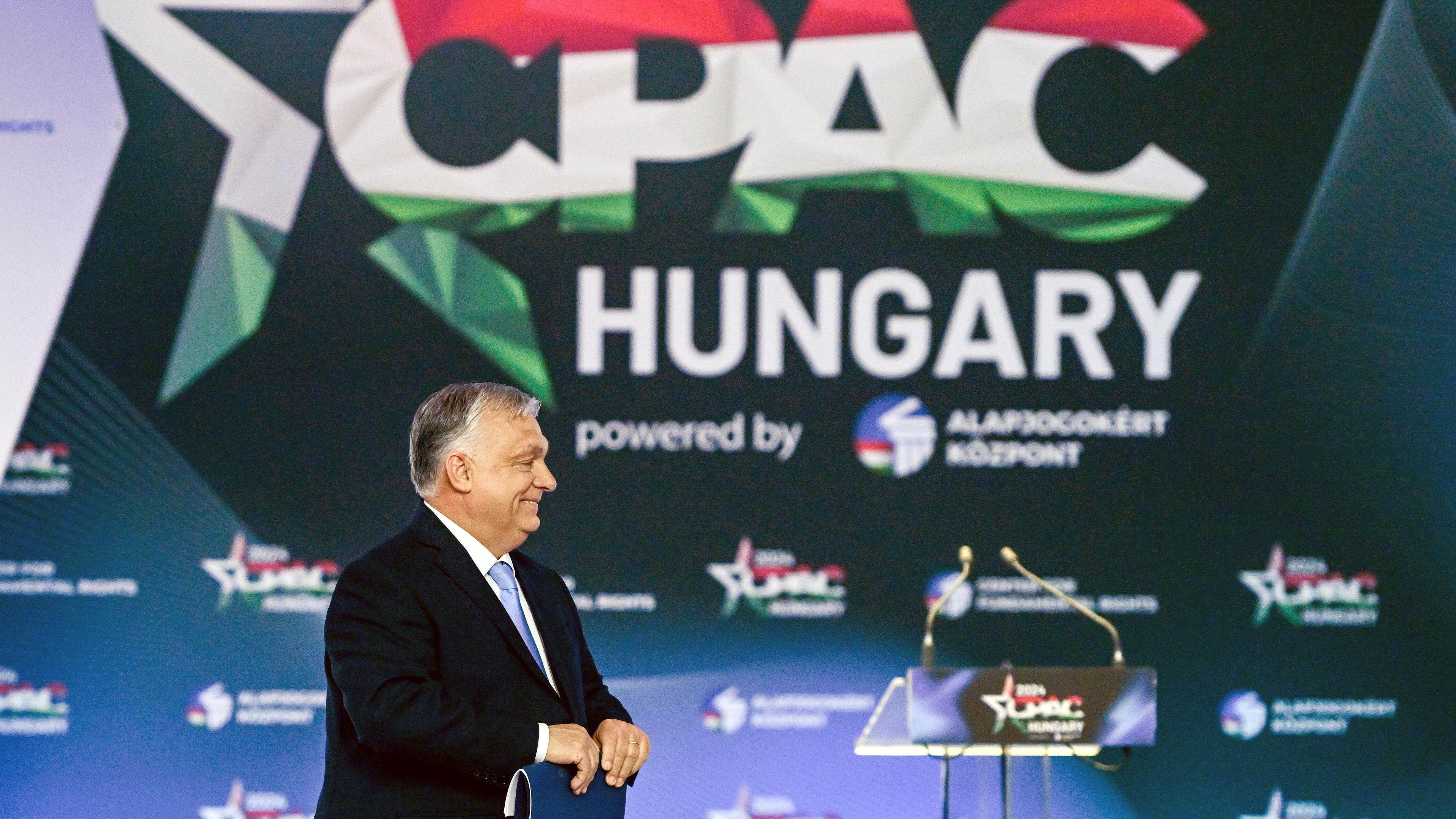 Der ungarische Premierminister Viktor Orbán trifft ein um seine Rede anlässlich der dritten CPAC in Budapest am 25. April 2024 zu halten.