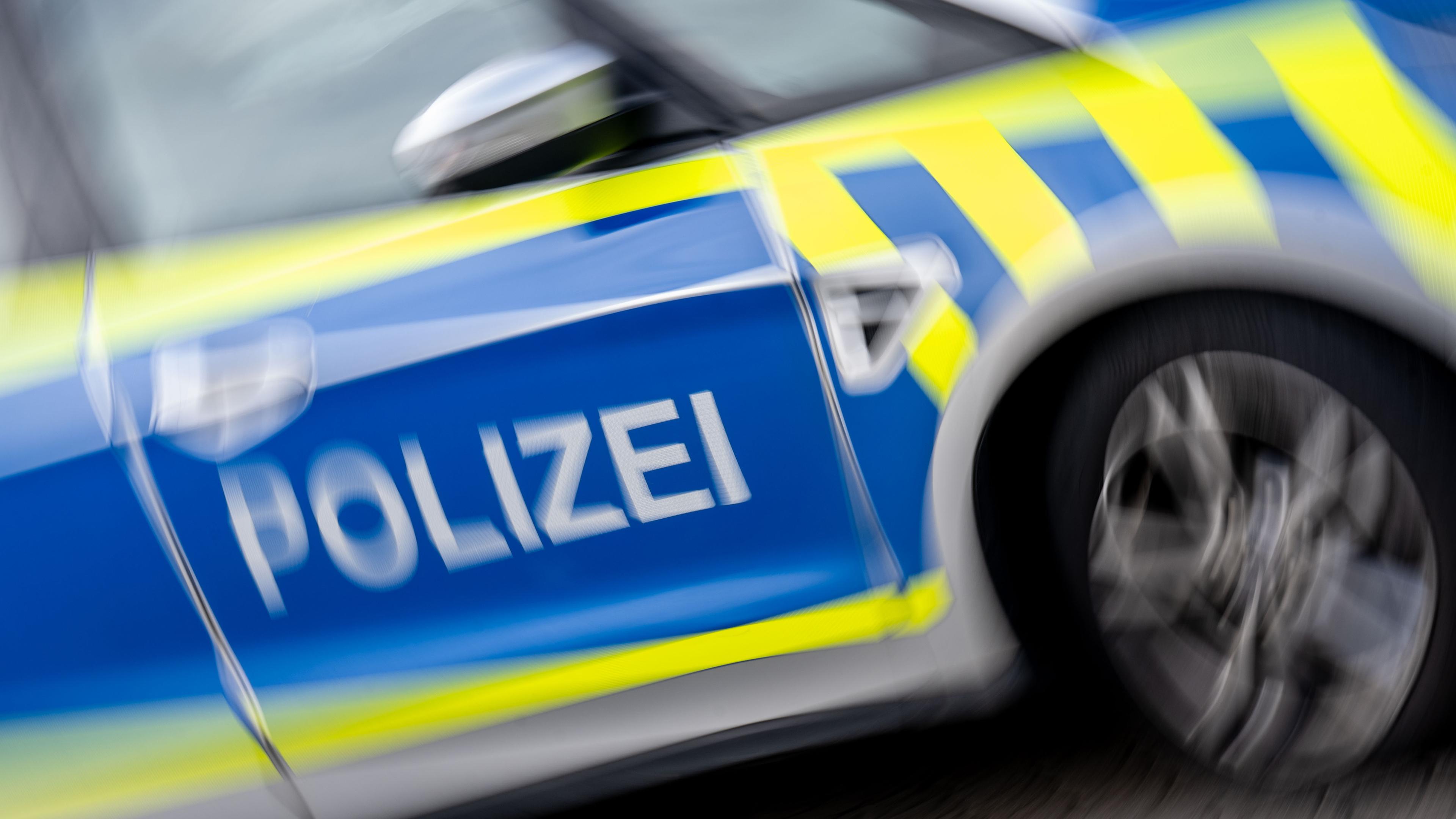 Symbolbild: Ein Polizeifahrzeug