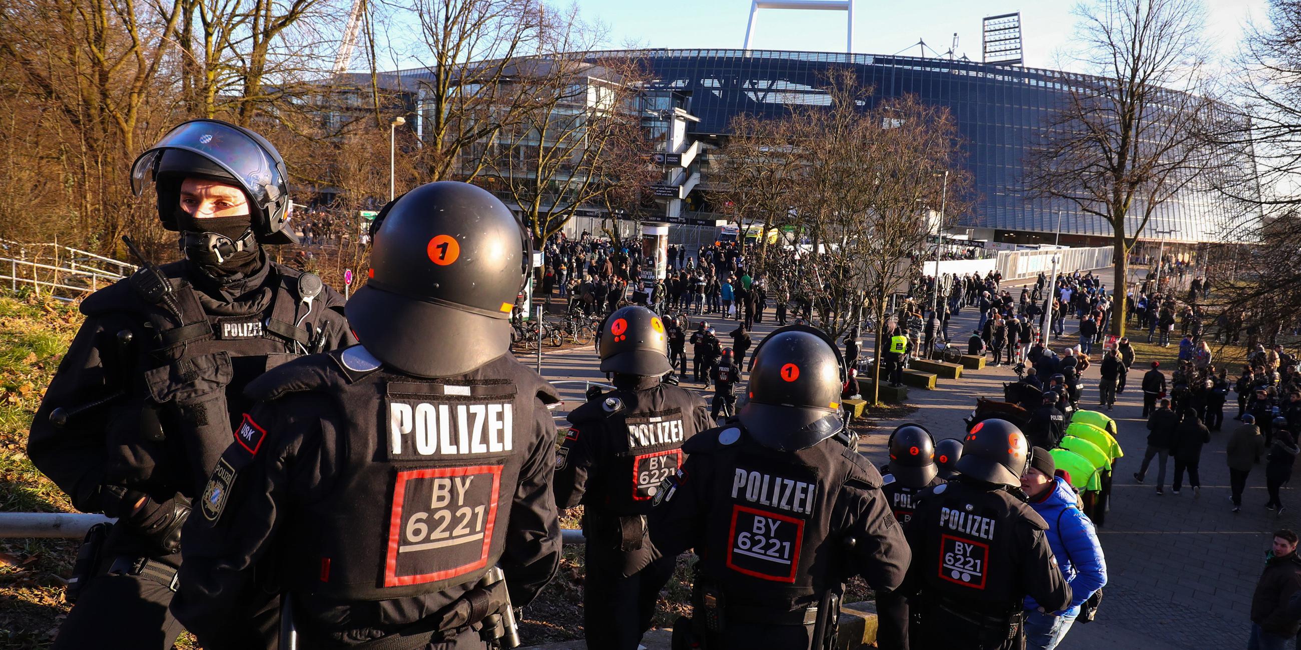 Polizeieinsatz beim Spiel Werder Bremen - HSV im Weserstadion 2018