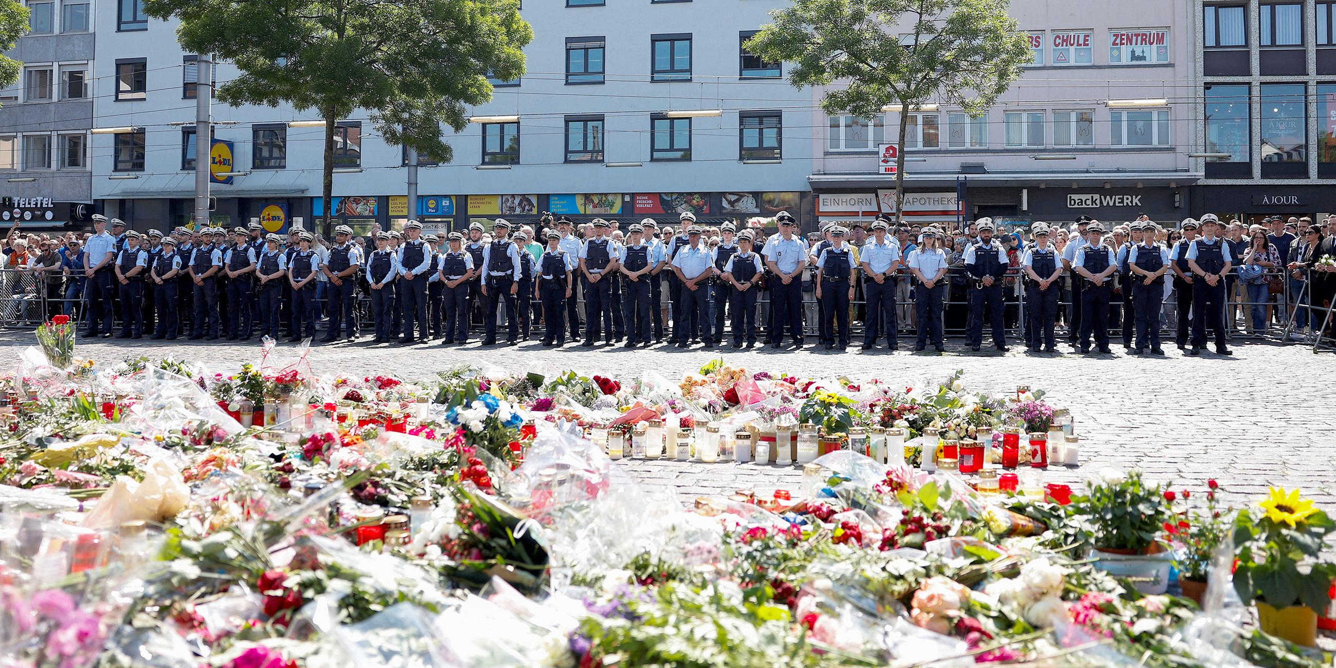 Polizisten in Mannheim beim Gedenken an getöteten Kollegen