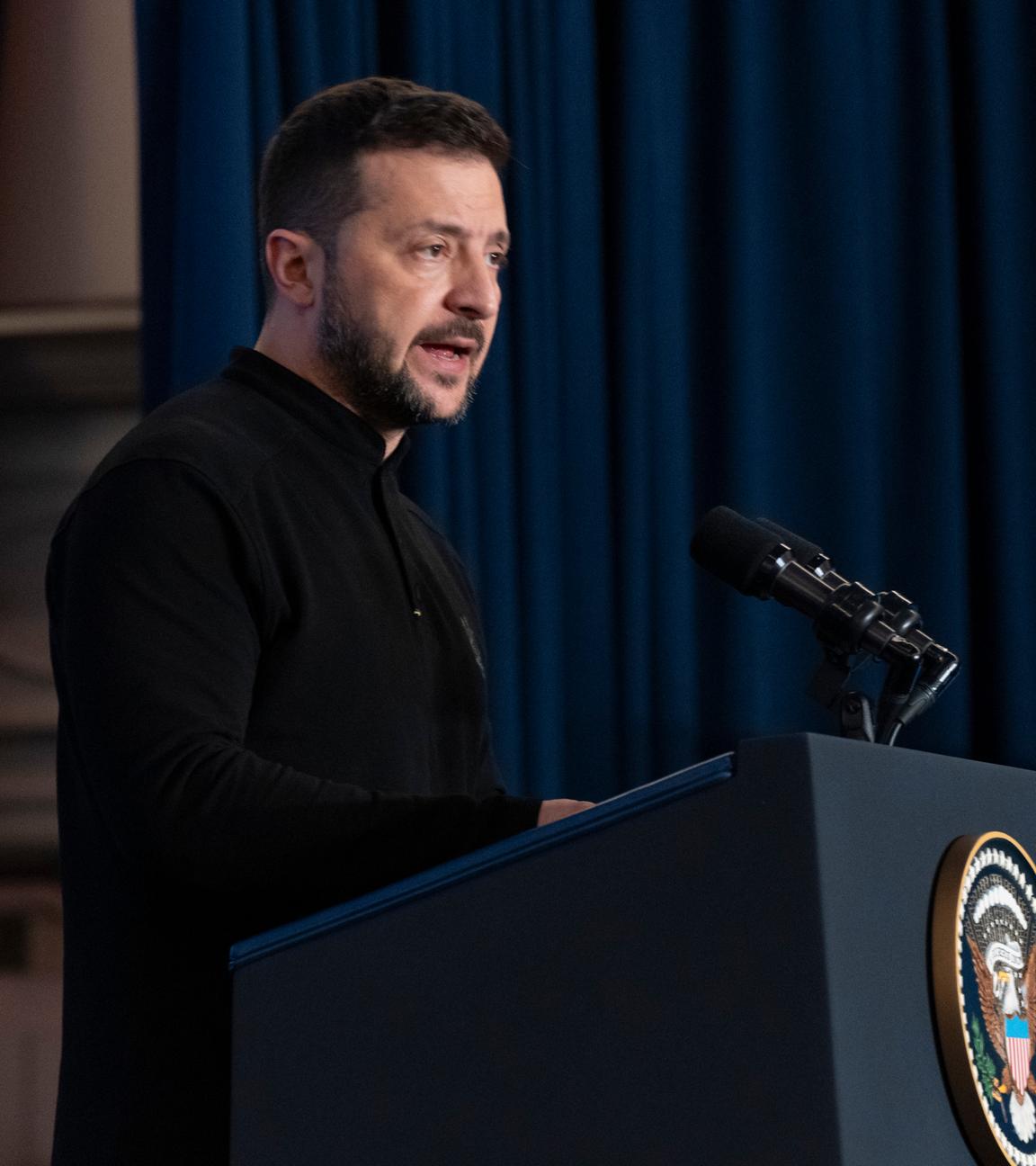 Präsident Selenskyj spricht auf einer gemeinsamen Pressekonferenz mit US-Präsident Biden